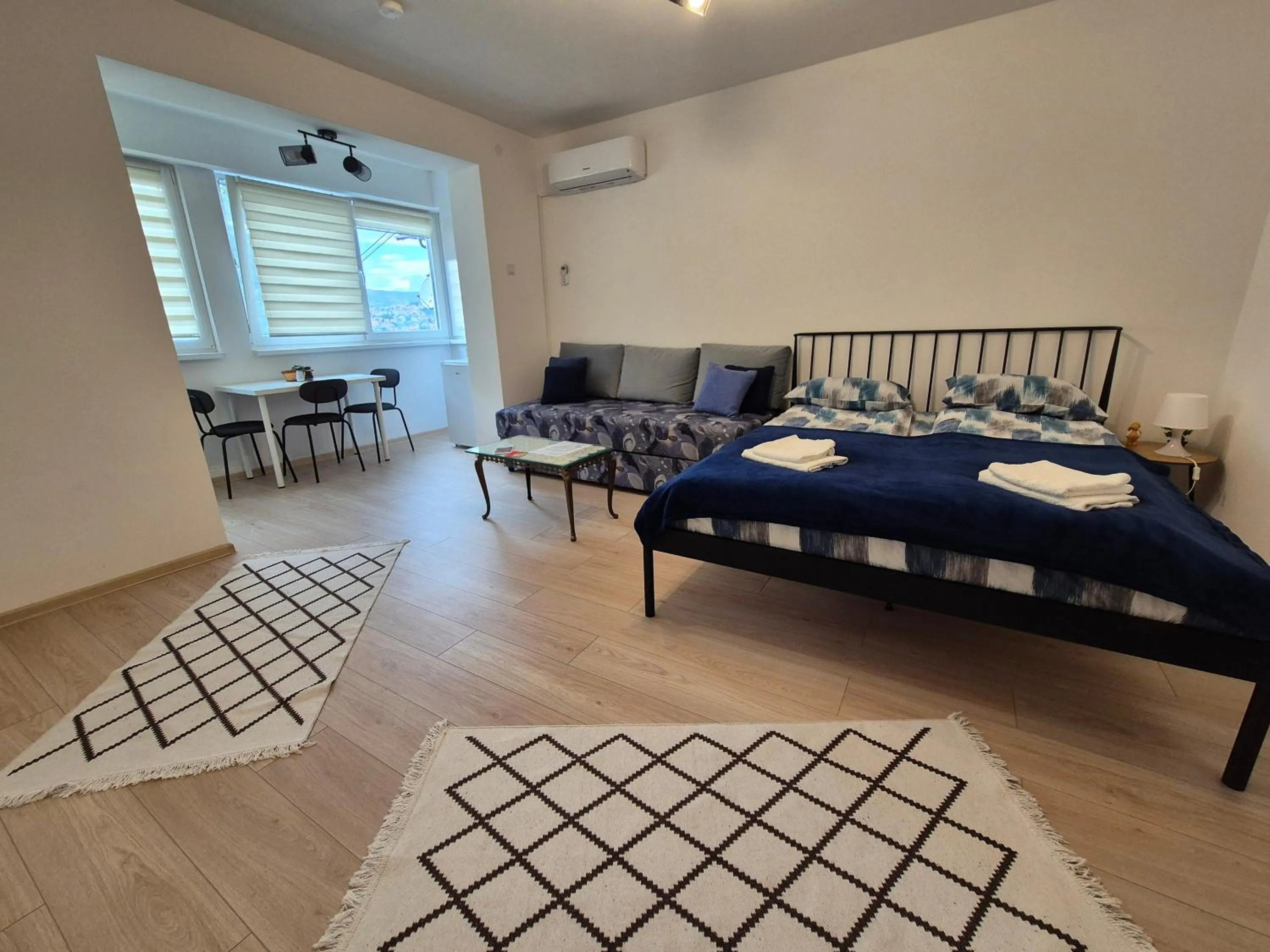 Living room, Bed in Old Town Residence - Free parking