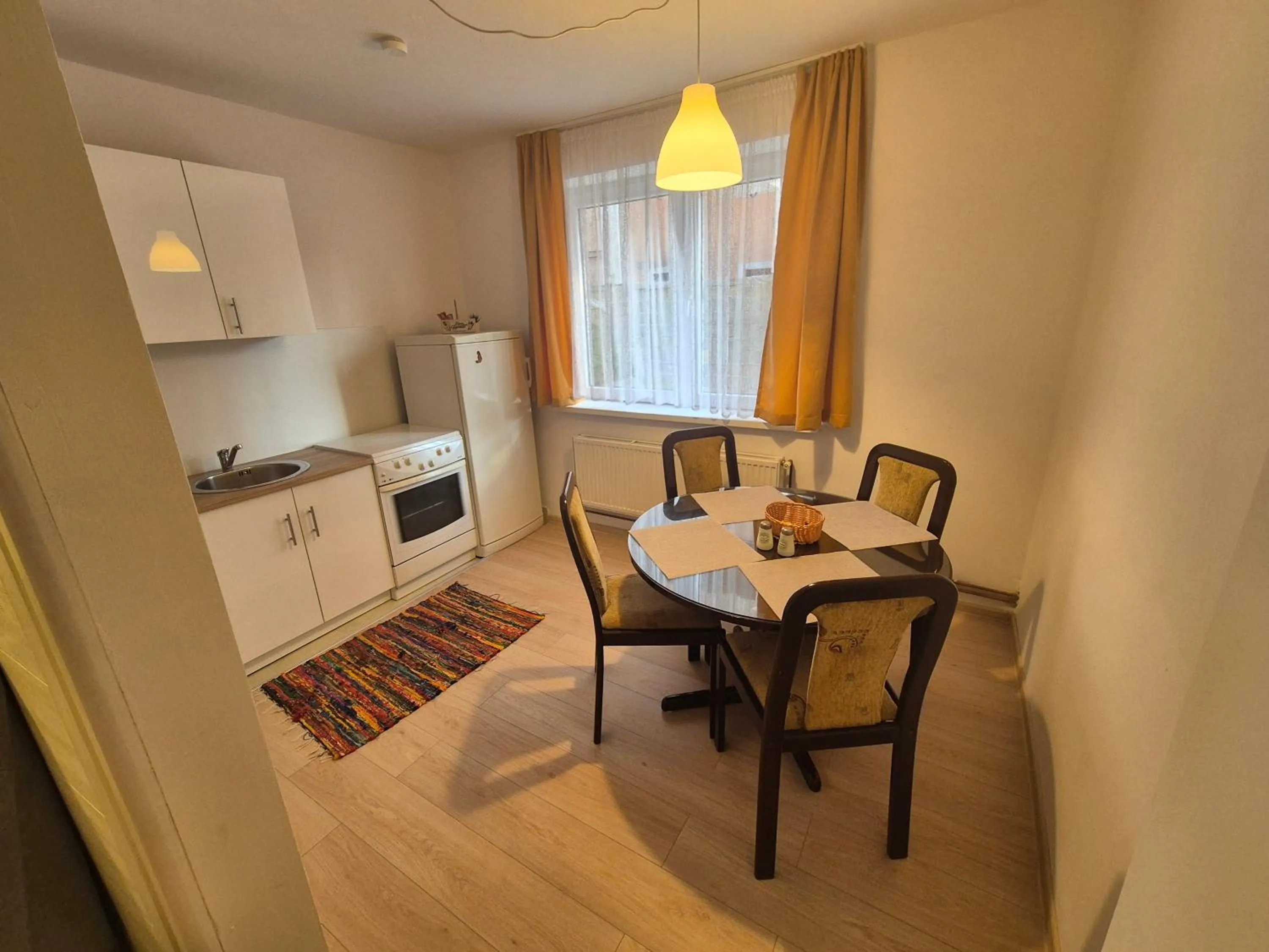 Dining area in Old Town Residence - Free parking