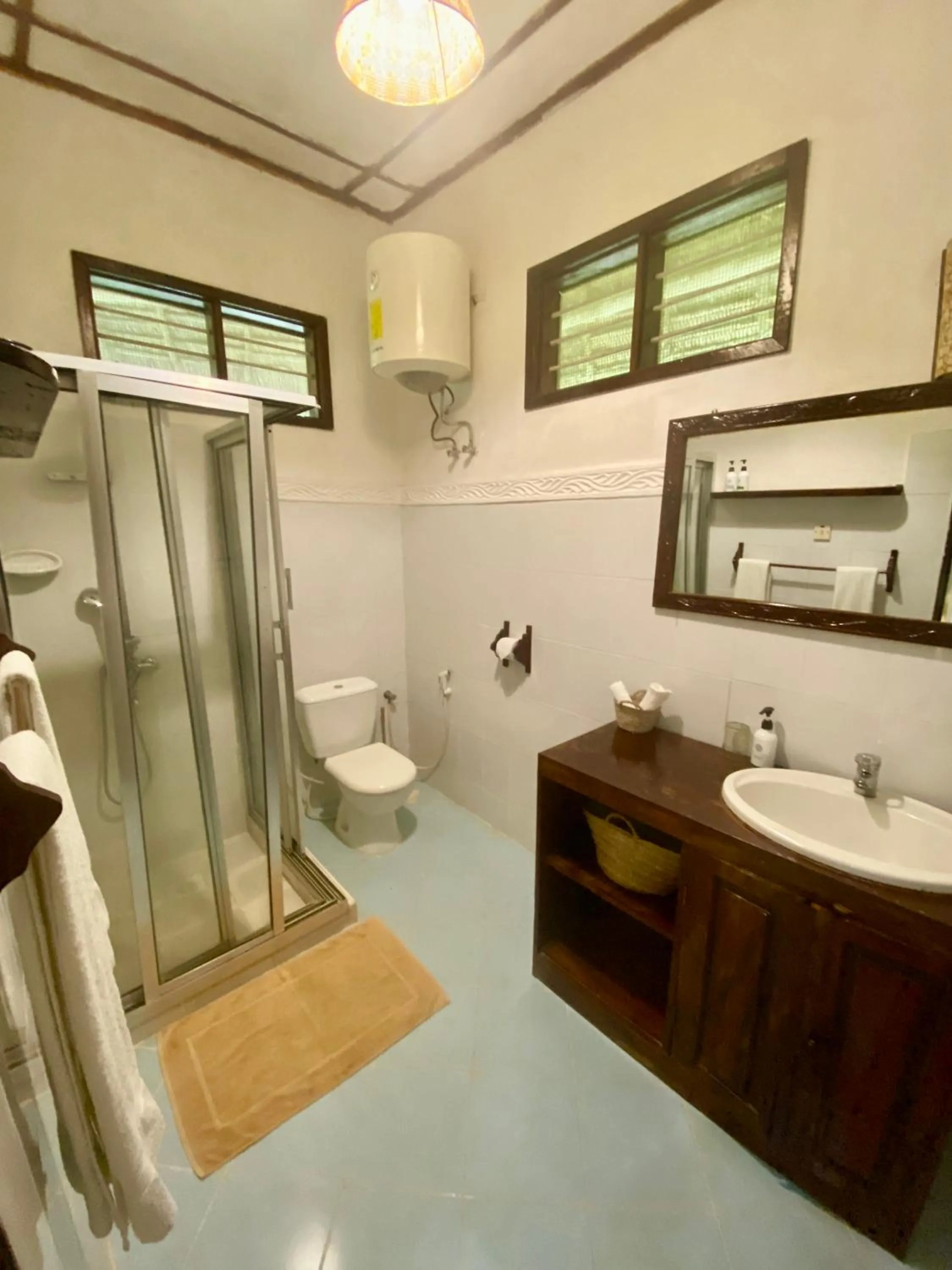 Shower in Mangrove Lodge
