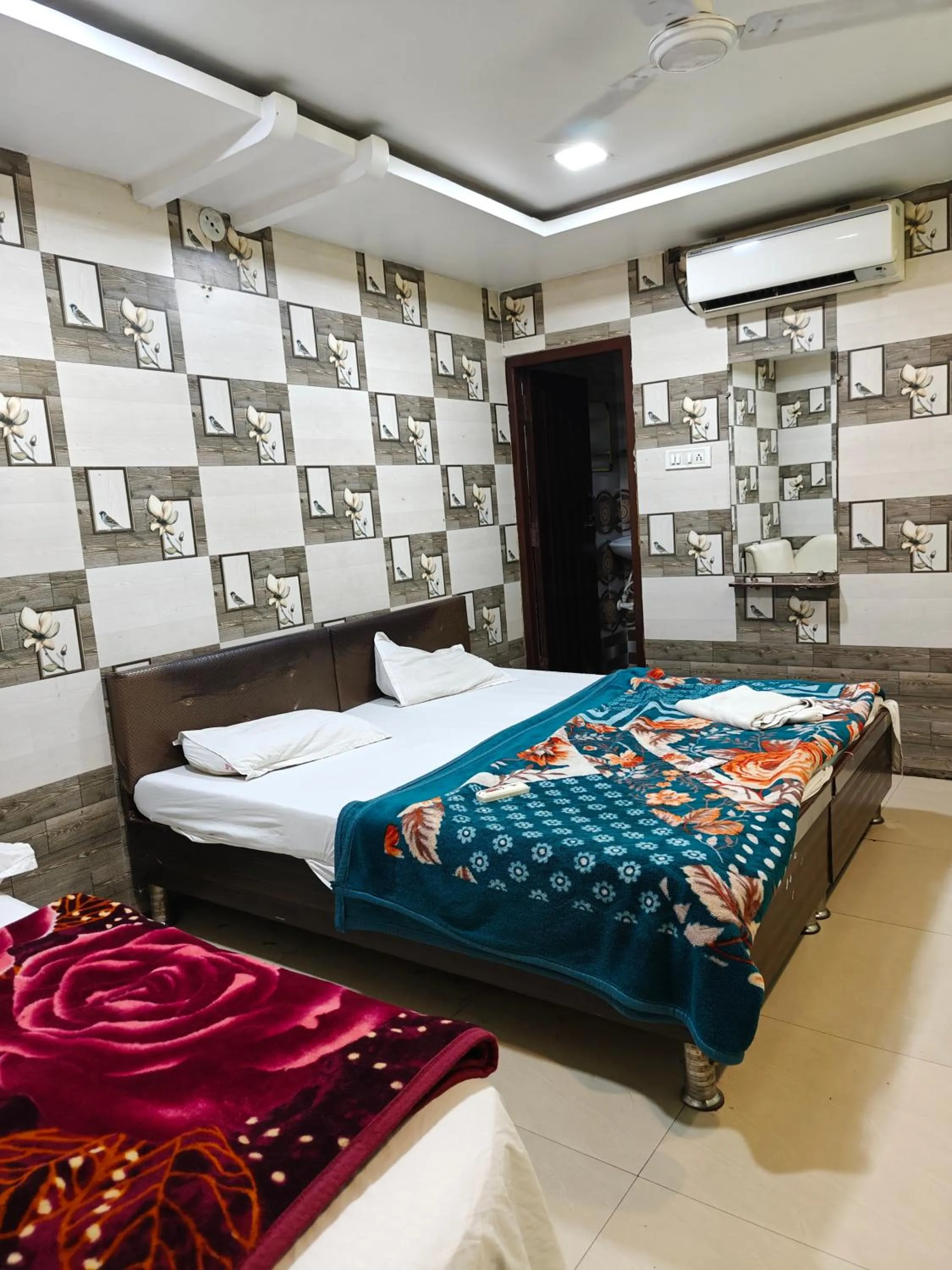 Property building, Bed in Hotel Shikhar Inn