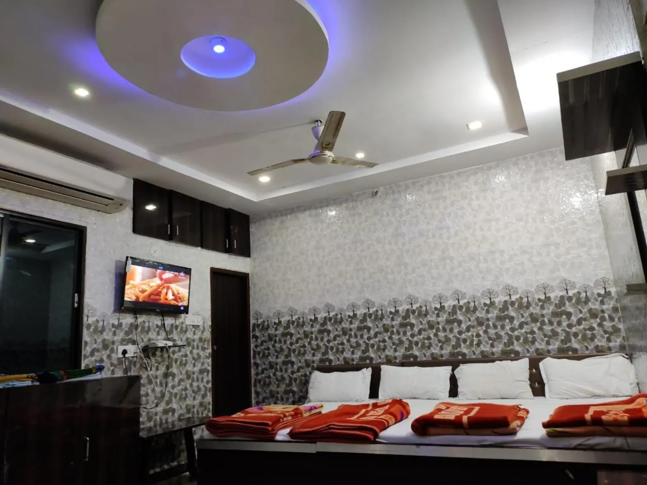 air conditioner, Bed in Hotel Shikhar Inn