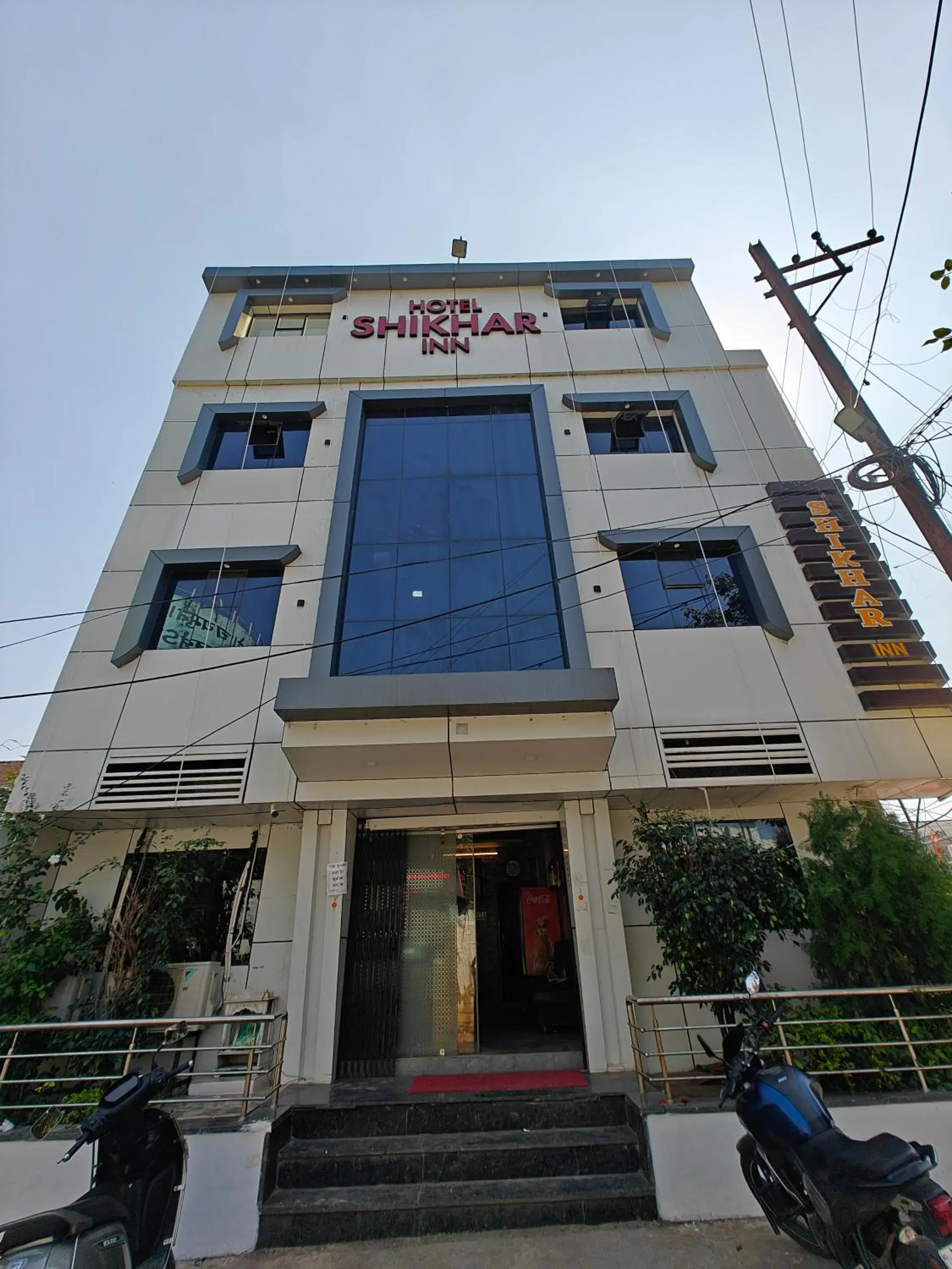 Property building in Hotel Shikhar Inn Property building in Hotel Shikhar Inn
