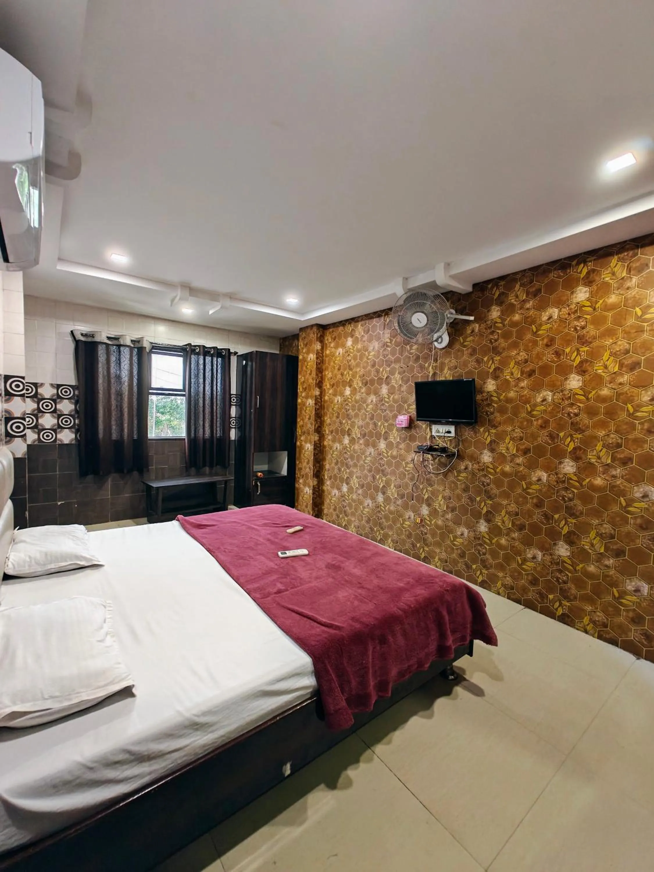 Photo of the whole room, Bed in Hotel Shikhar Inn