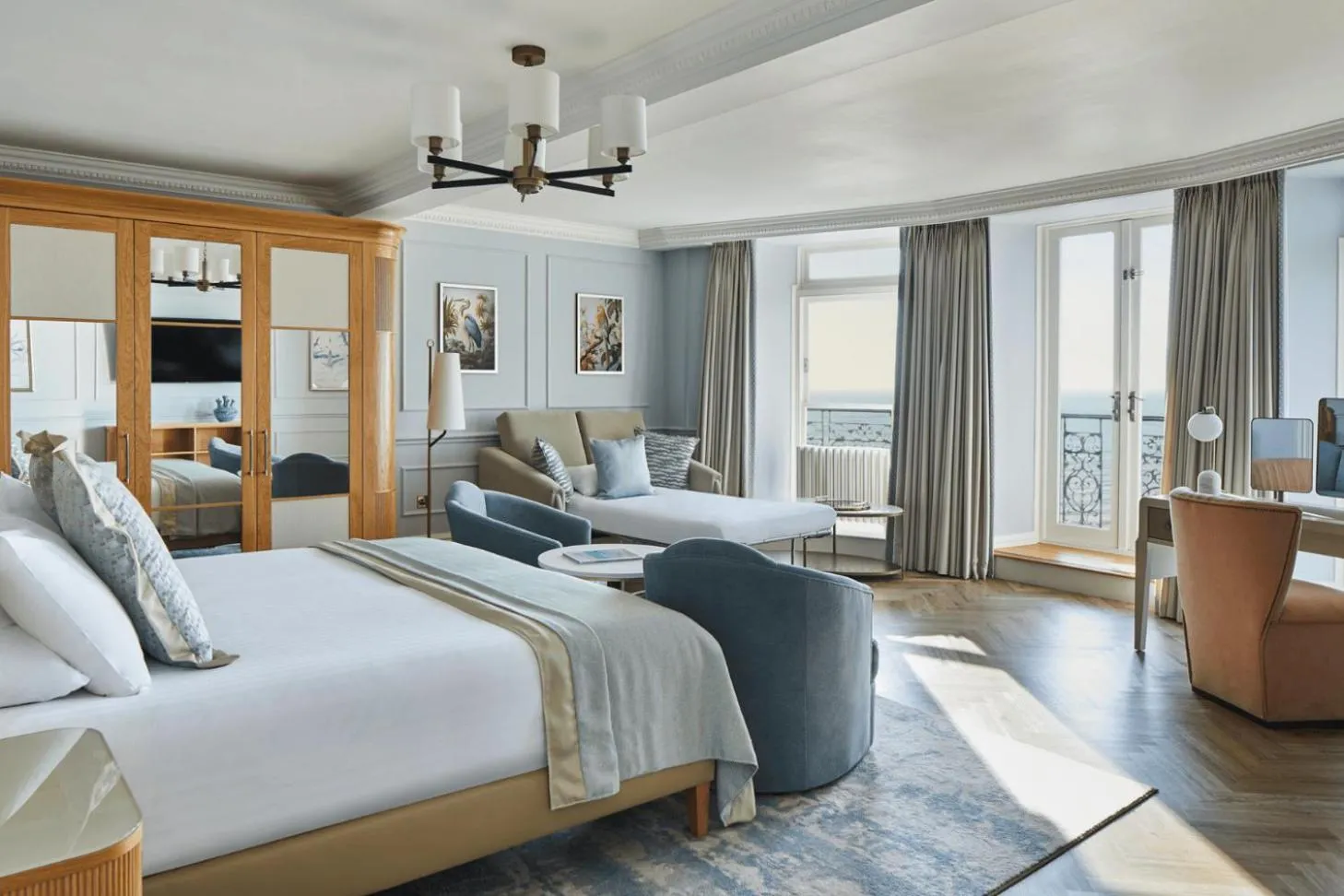 Photo of the whole room, Bed in The Grand Brighton