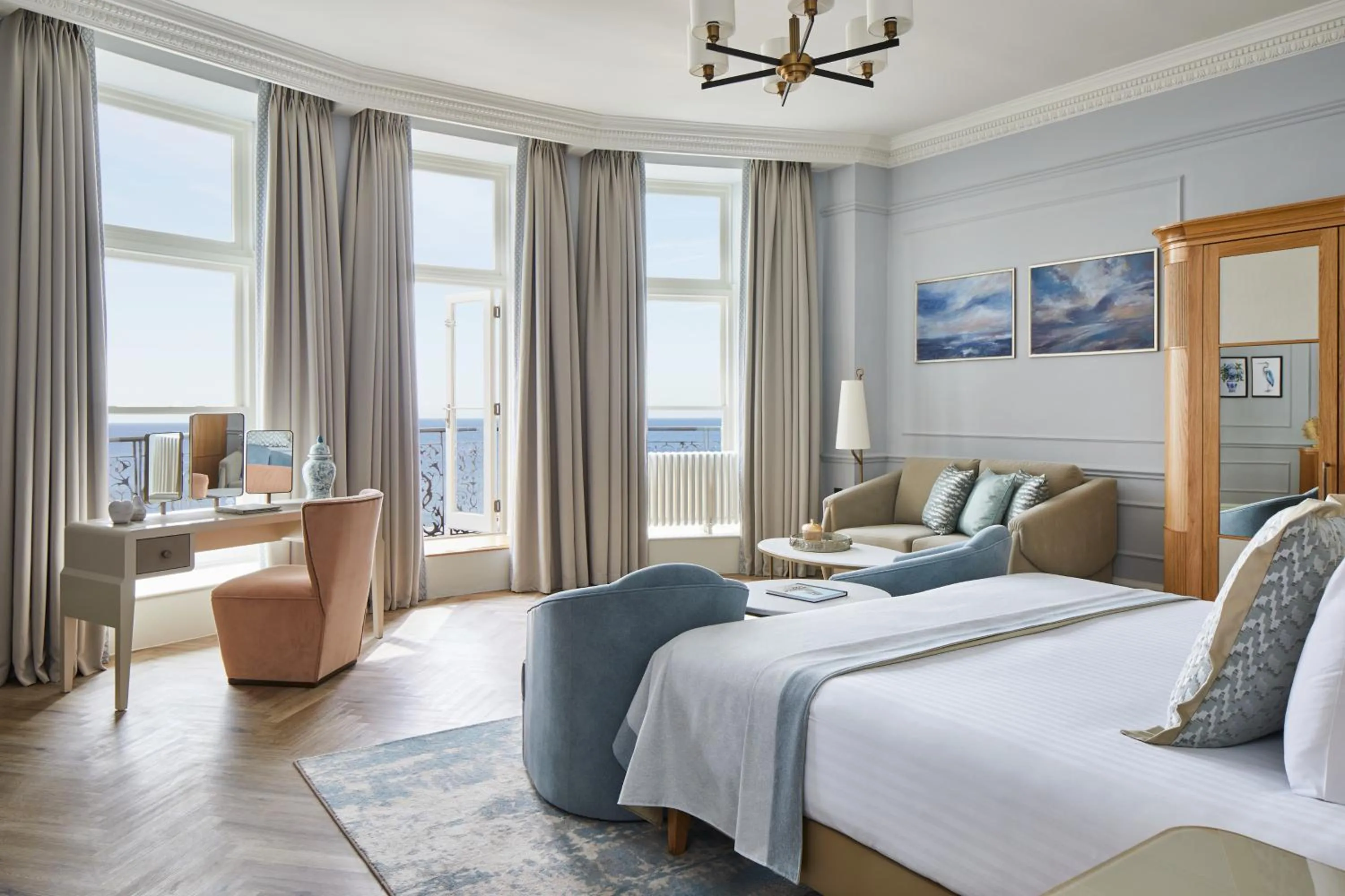 Seating area, Bed in The Grand Brighton