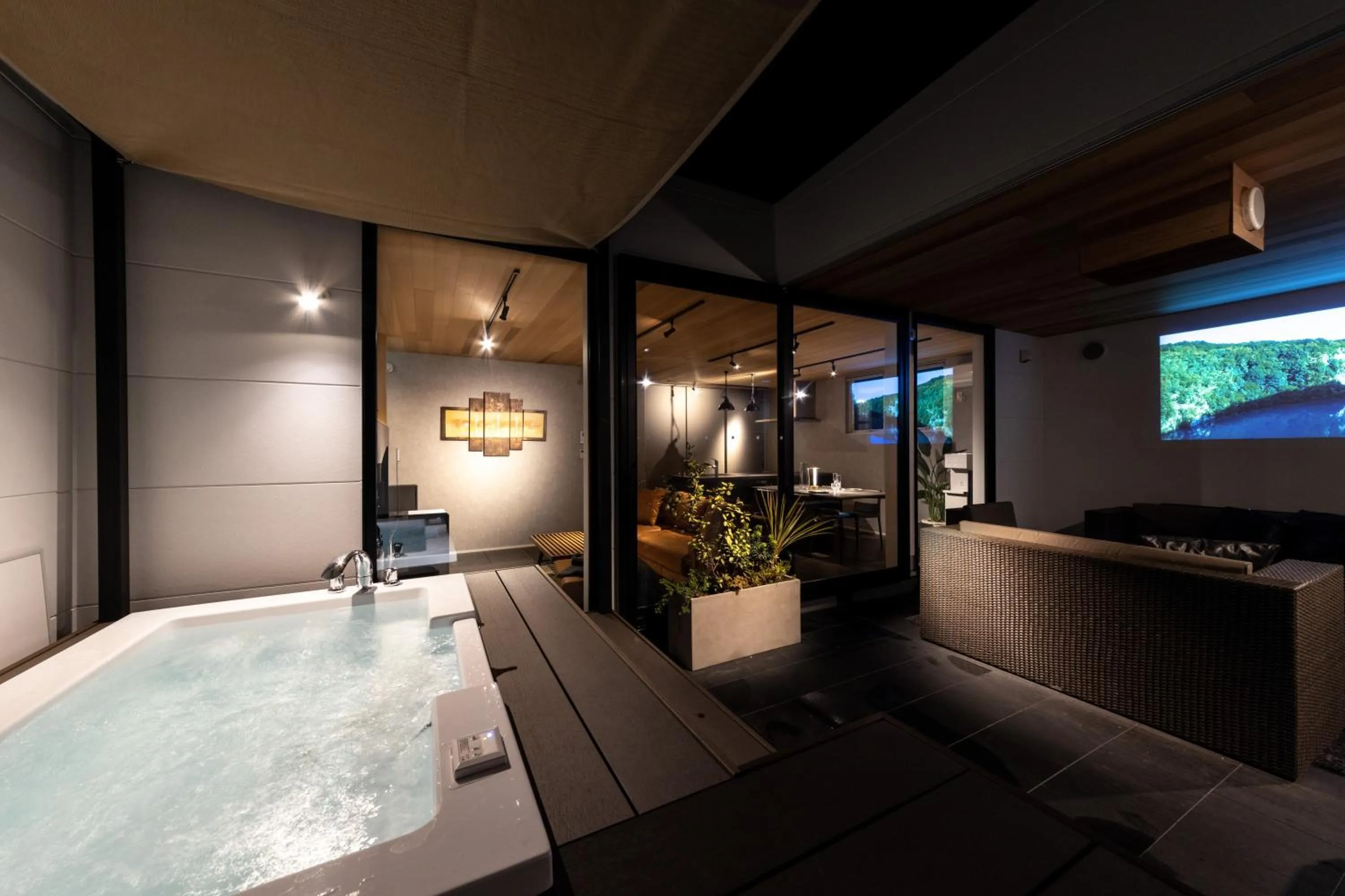 Communal lounge/ TV room in villa vacances hamanako