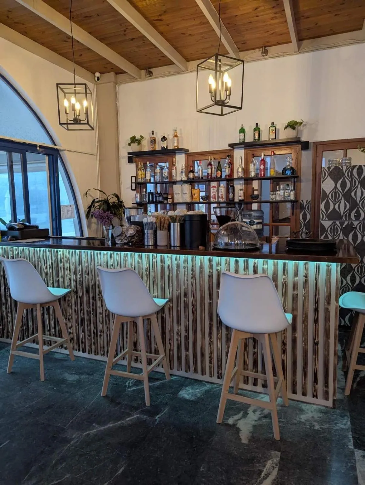 Lounge or bar in To Kyma