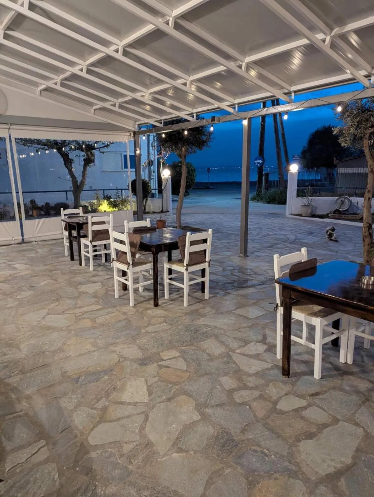 Dining area in To Kyma