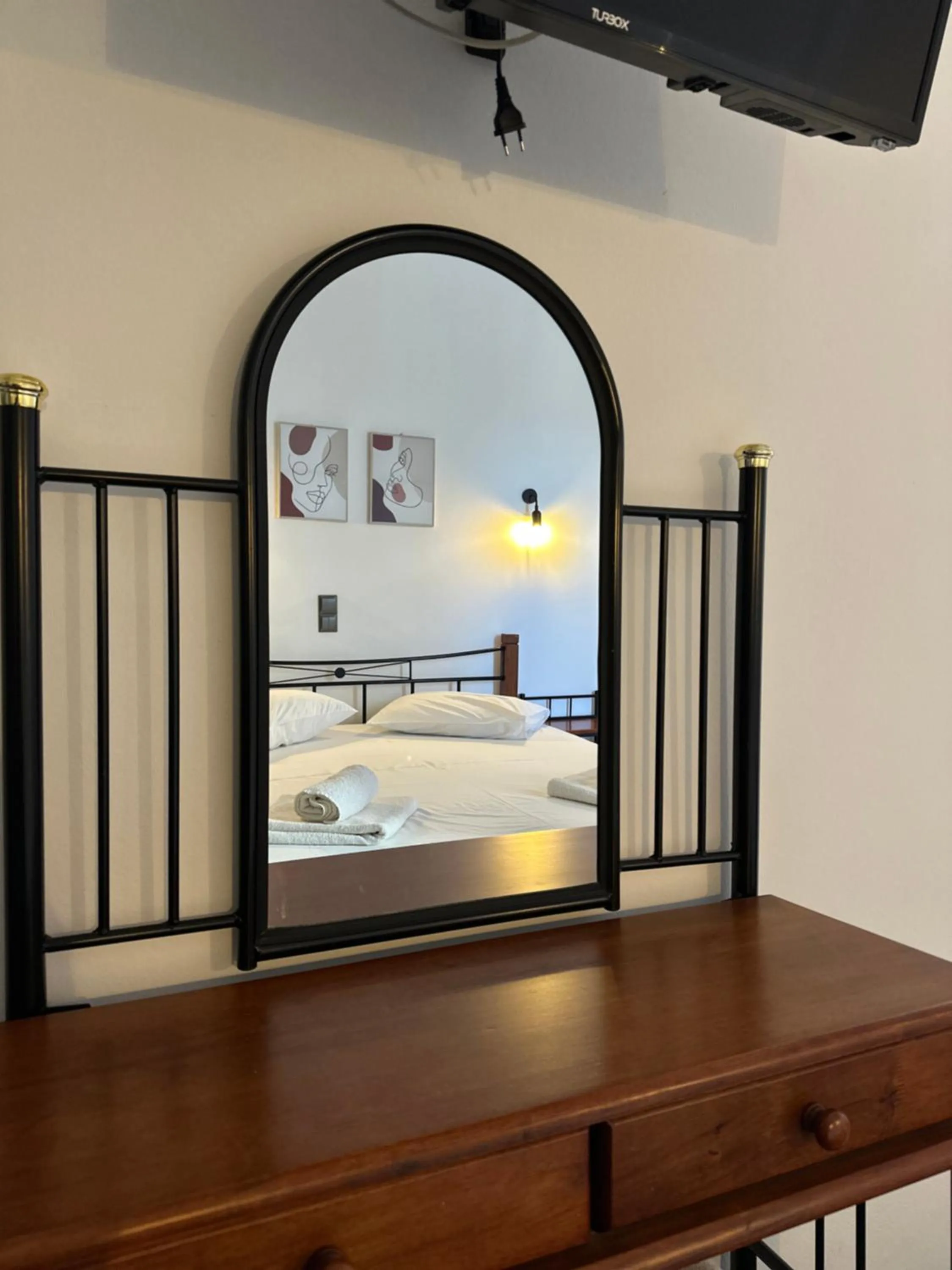 Bed in To Kyma