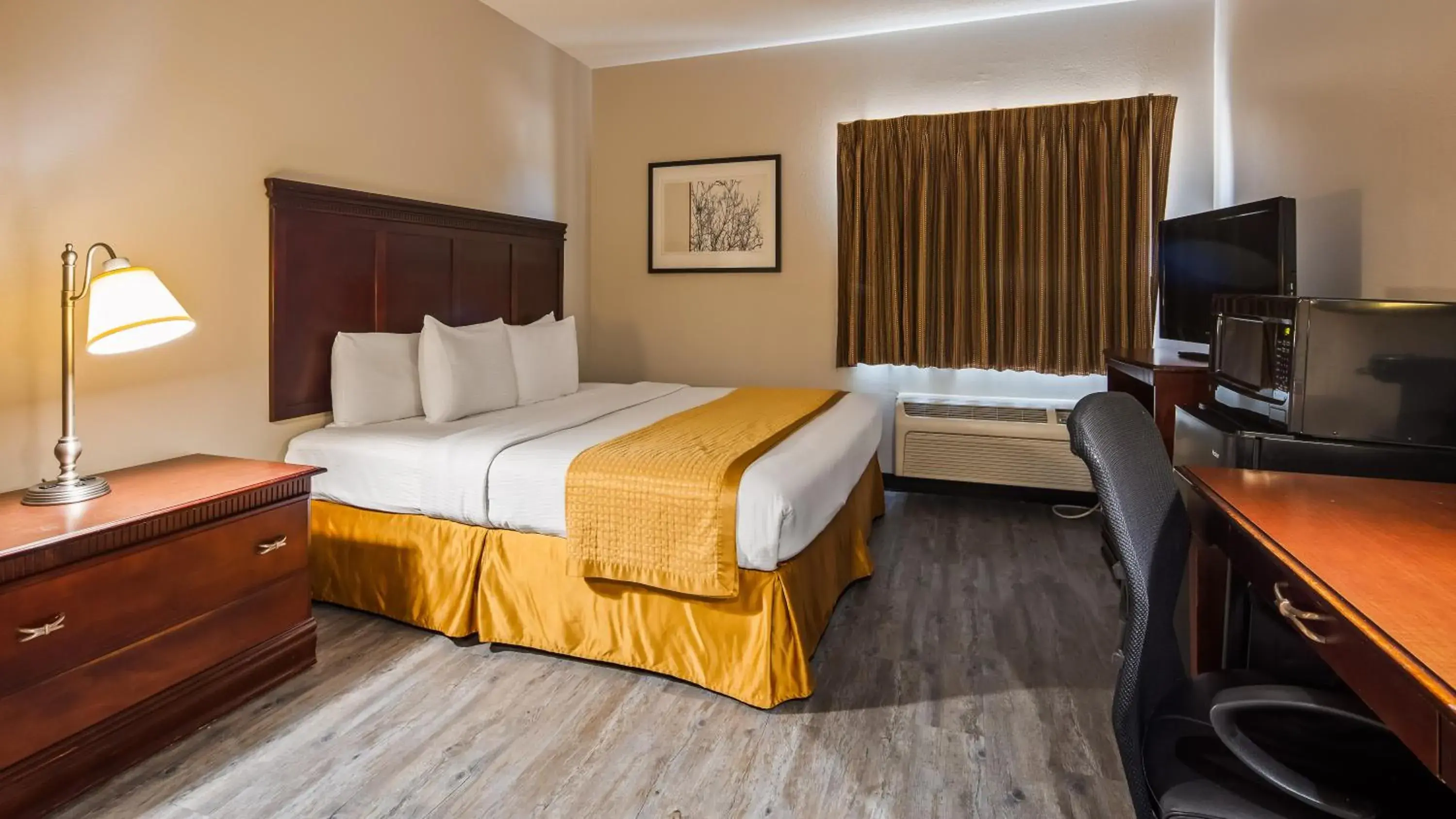 King Room with Bath Tub - Mobility Accessible in SureStay Hotel by Best Western Orange King Room with Bath Tub - Mobility Accessible in SureStay Hotel by Best Western Orange