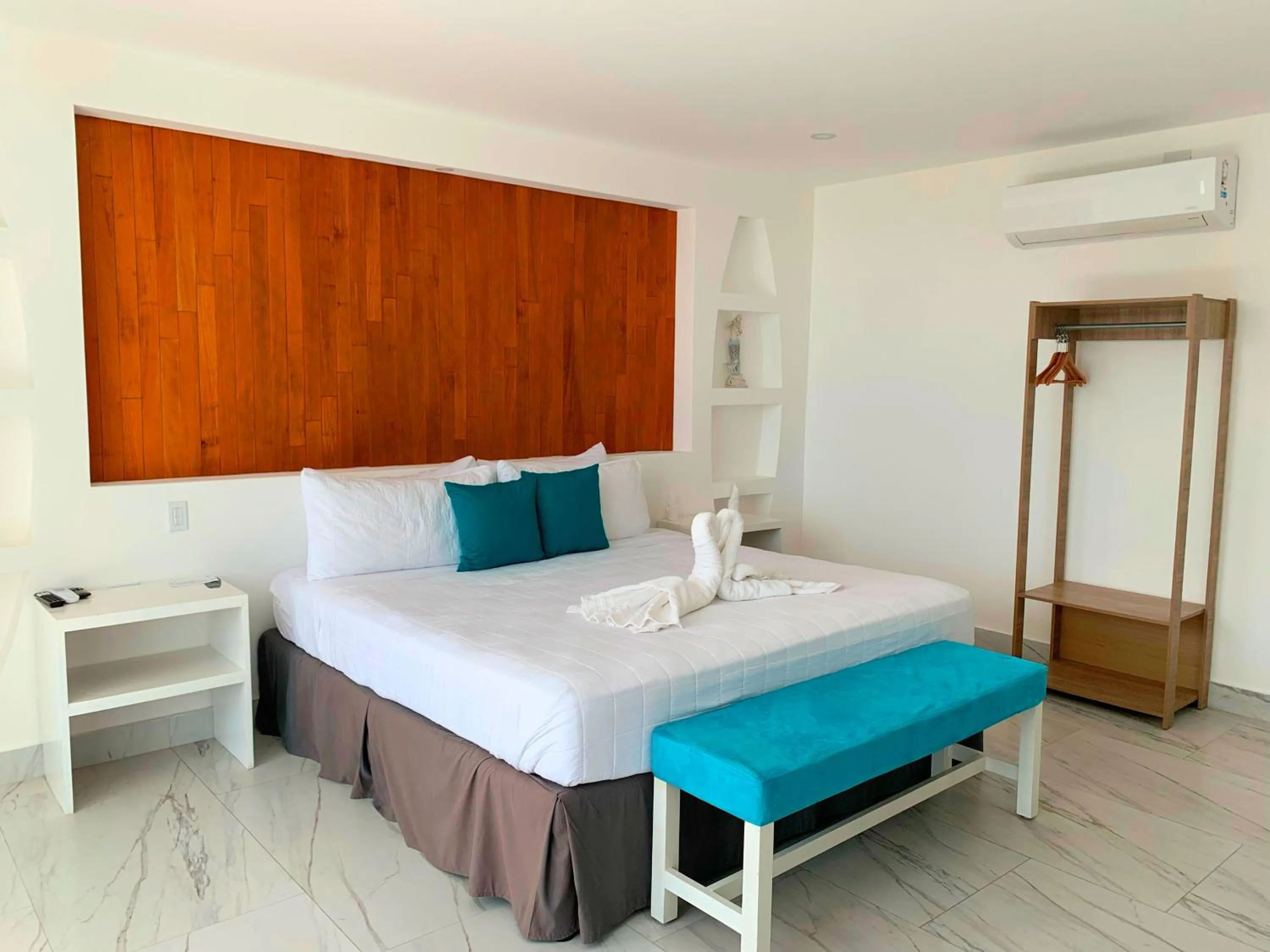 Photo of the whole room, Bed in The Views Resort