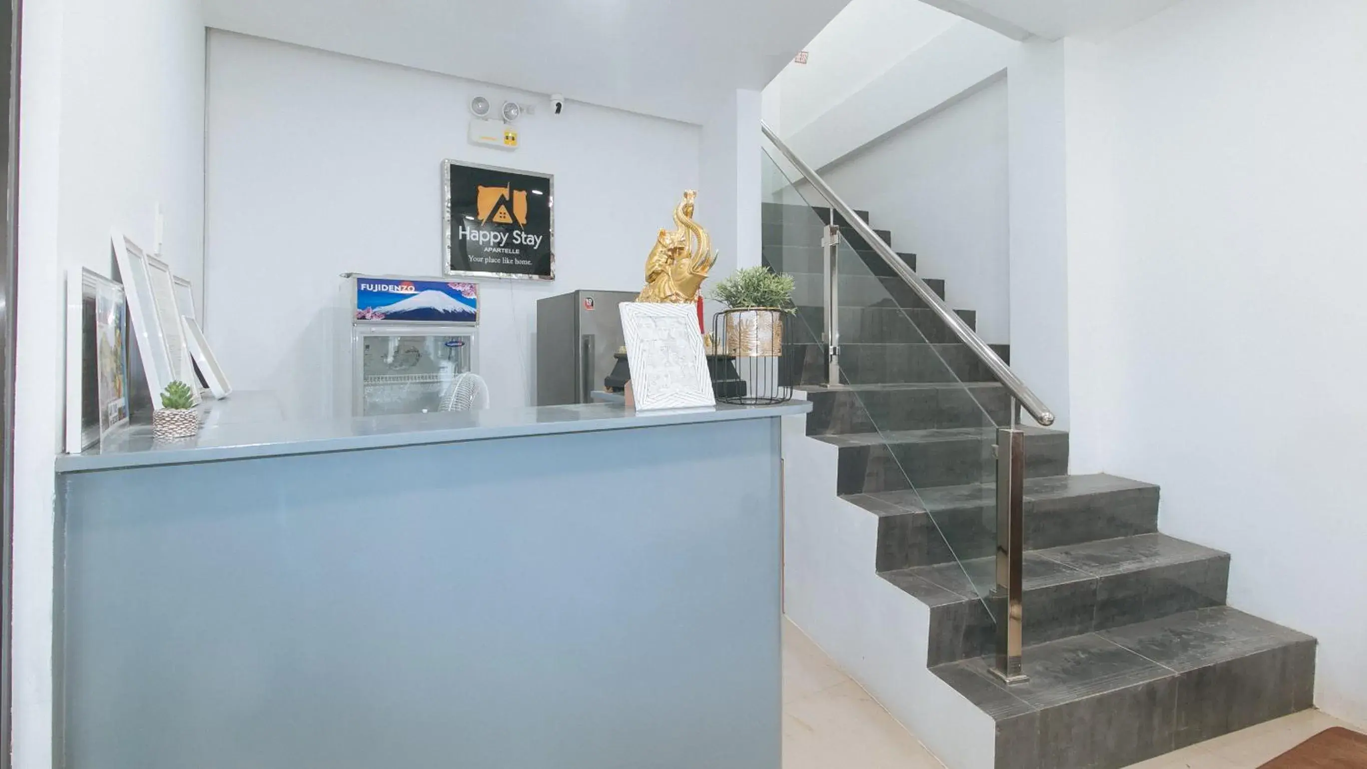 Lobby or reception in RedDoorz at Happy Stay Apartelle Lobby or reception in RedDoorz at Happy Stay Apartelle