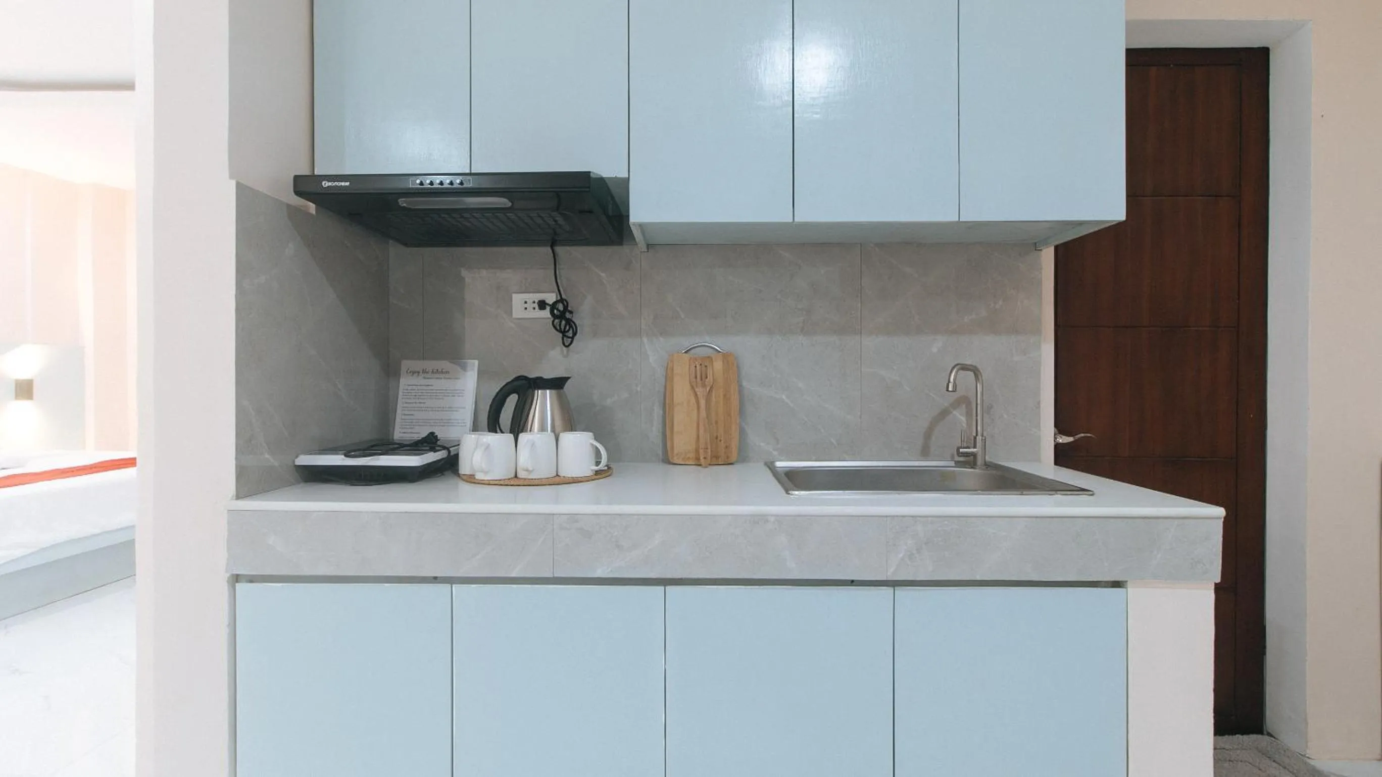 Kitchen or kitchenette in RedDoorz at Happy Stay Apartelle