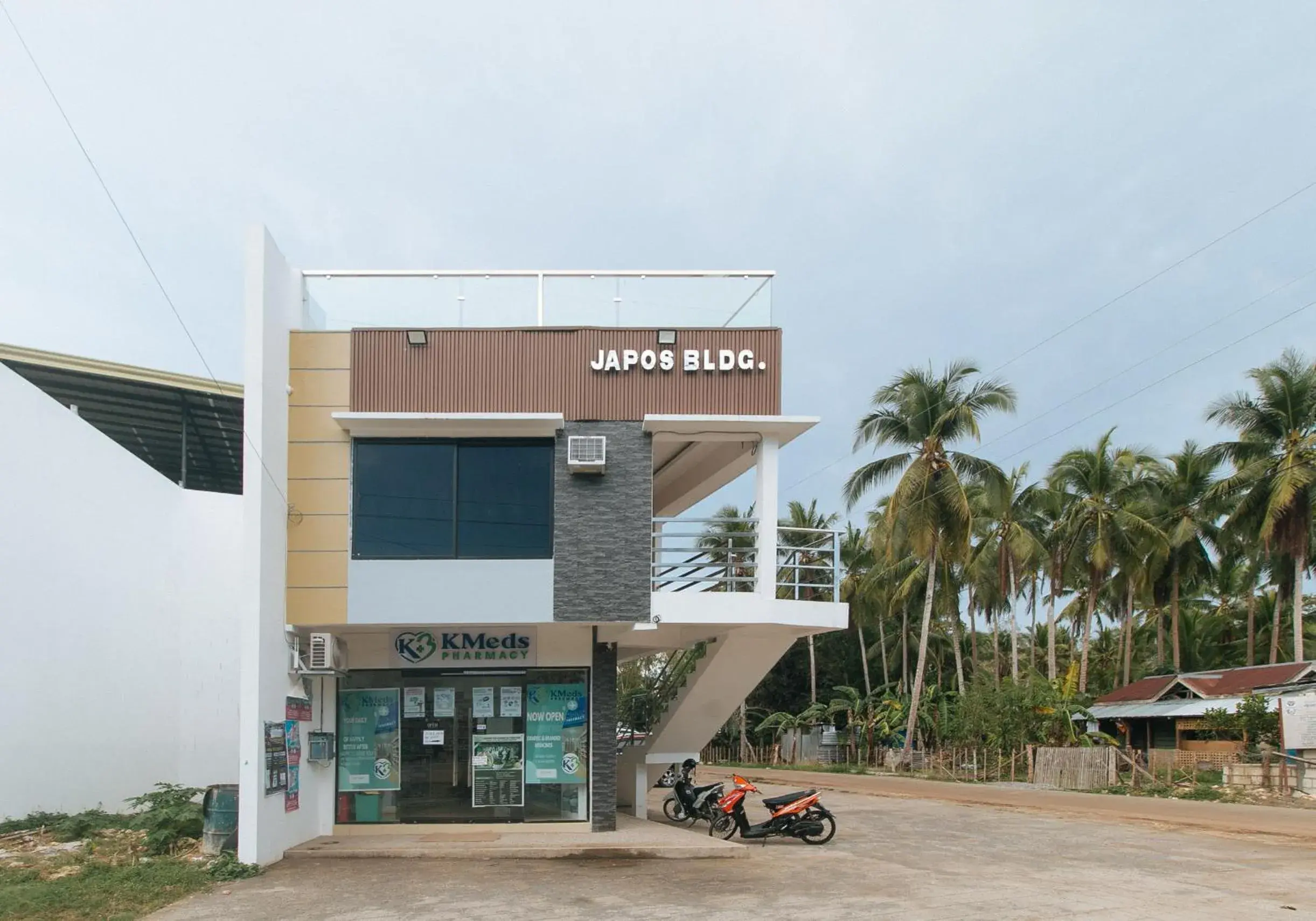 Property building in RedDoorz at Happy Stay Apartelle Property building in RedDoorz at Happy Stay Apartelle