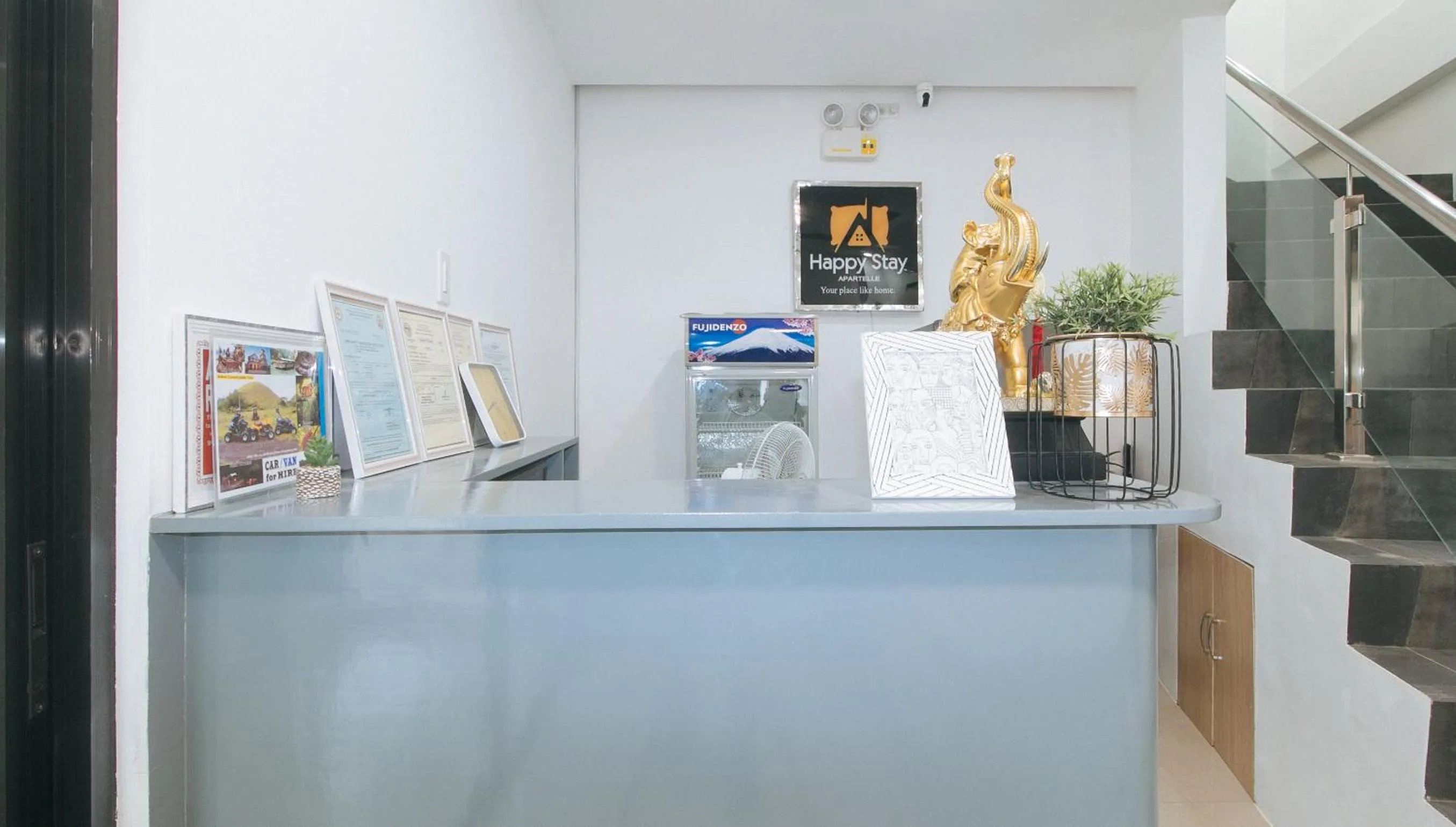 Lobby or reception in RedDoorz at Happy Stay Apartelle