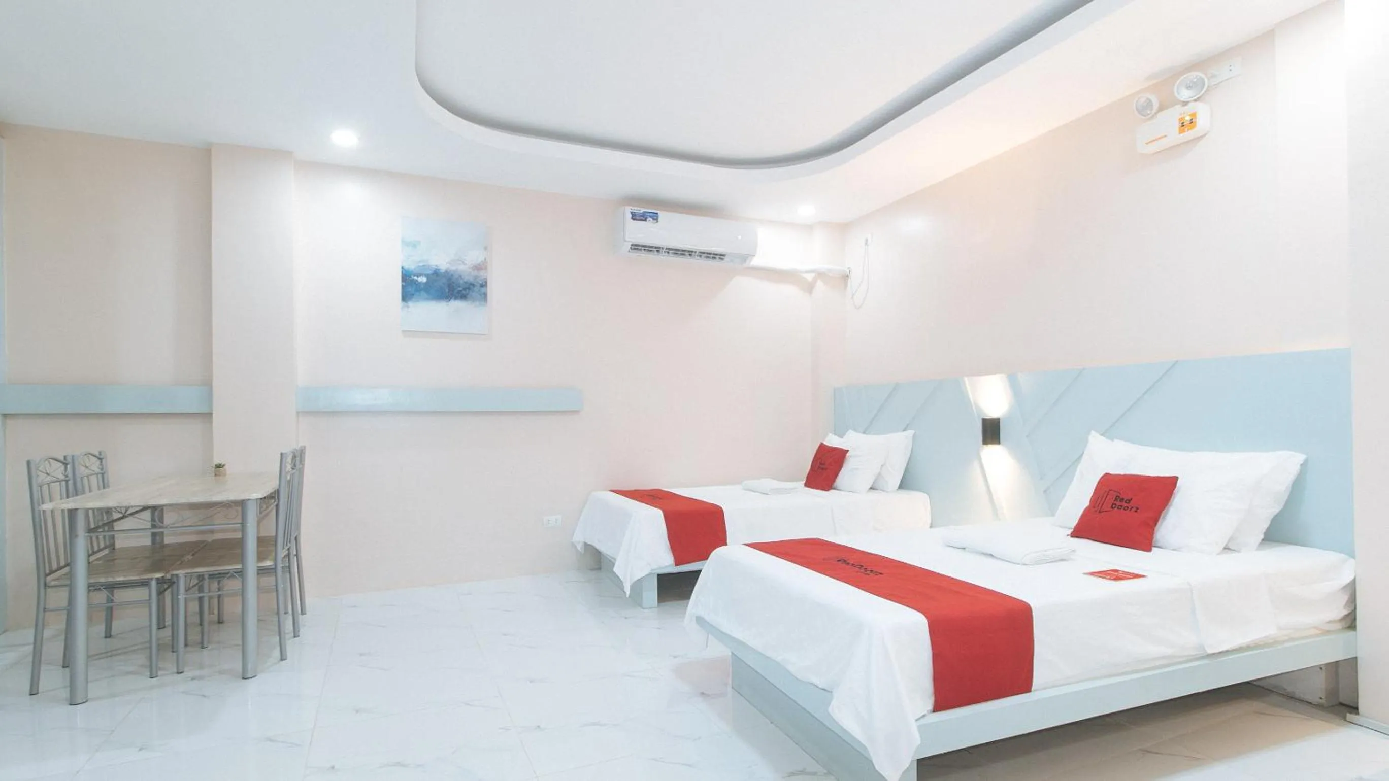 Bed in RedDoorz at Happy Stay Apartelle