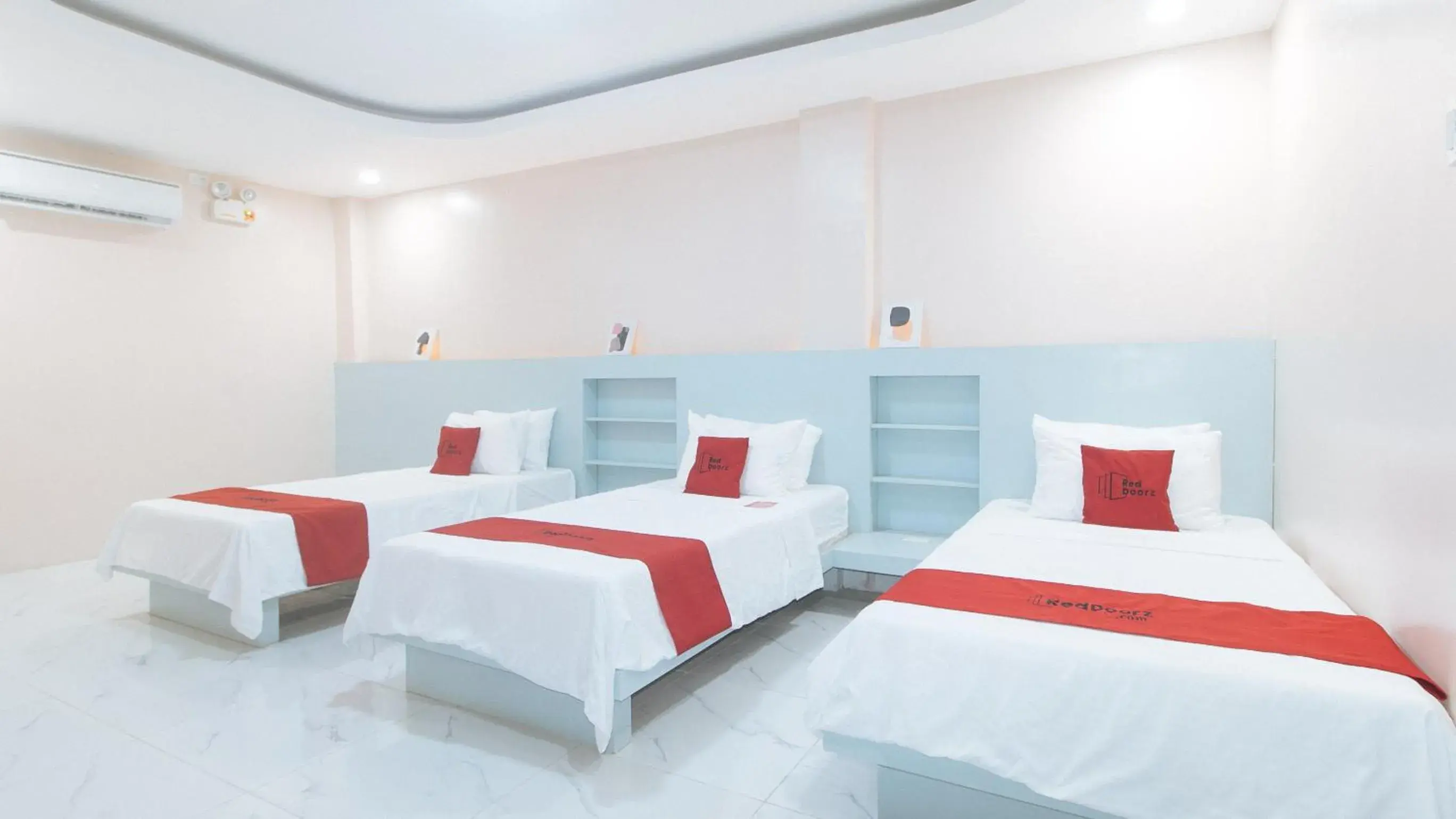 Bed in RedDoorz at Happy Stay Apartelle Bed in RedDoorz at Happy Stay Apartelle