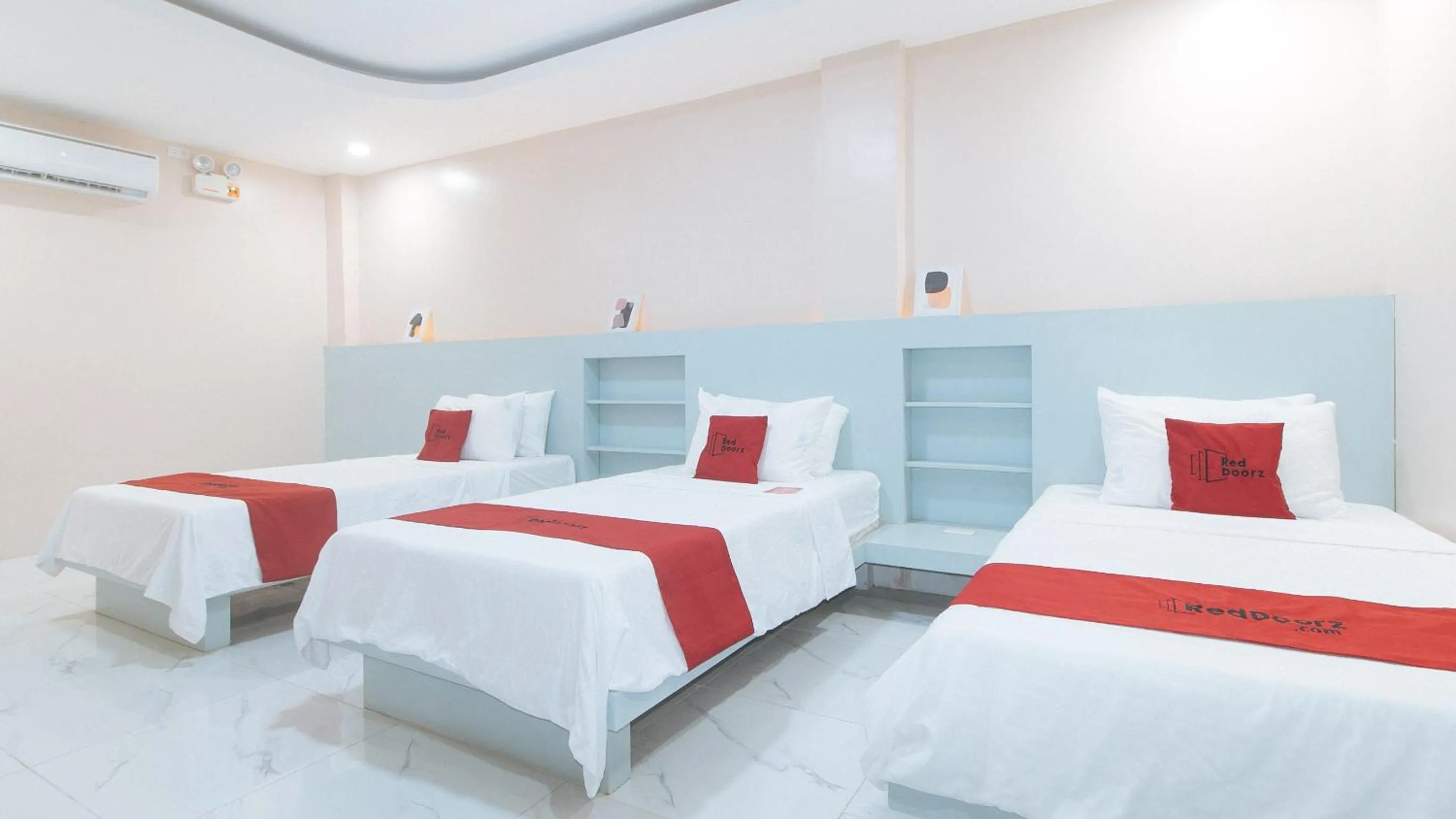 Bed in RedDoorz at Happy Stay Apartelle