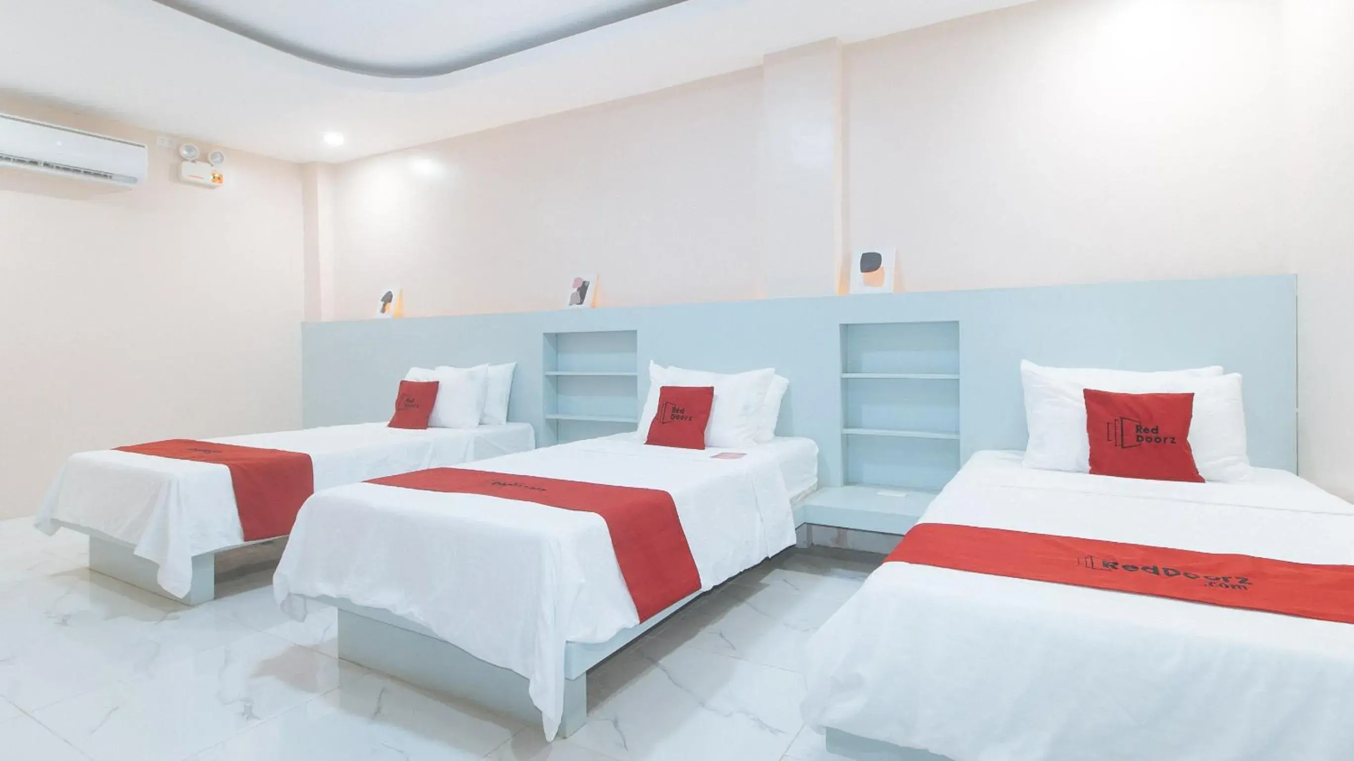 Bed in RedDoorz at Happy Stay Apartelle Bed in RedDoorz at Happy Stay Apartelle