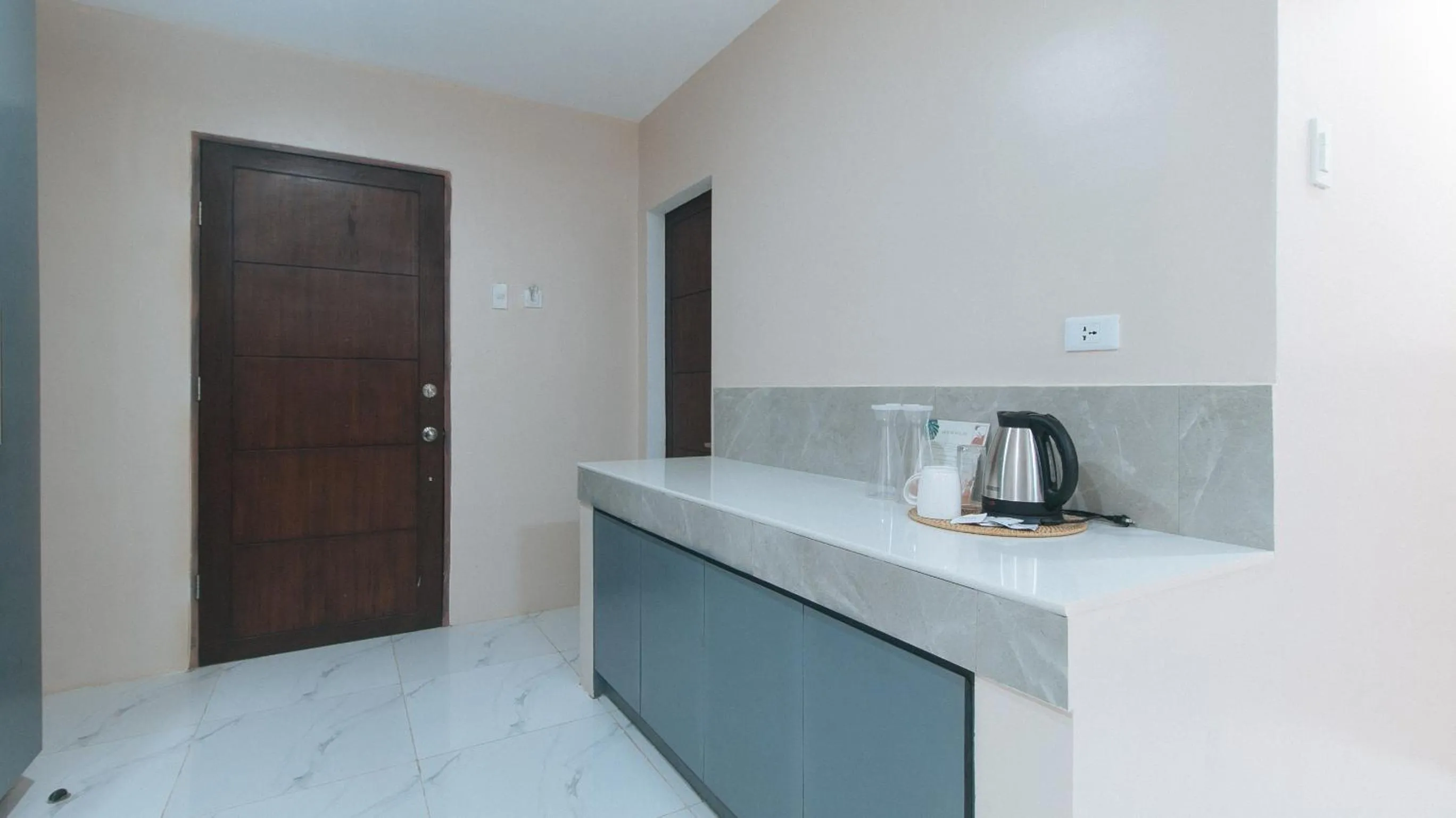 Kitchen or kitchenette in RedDoorz at Happy Stay Apartelle