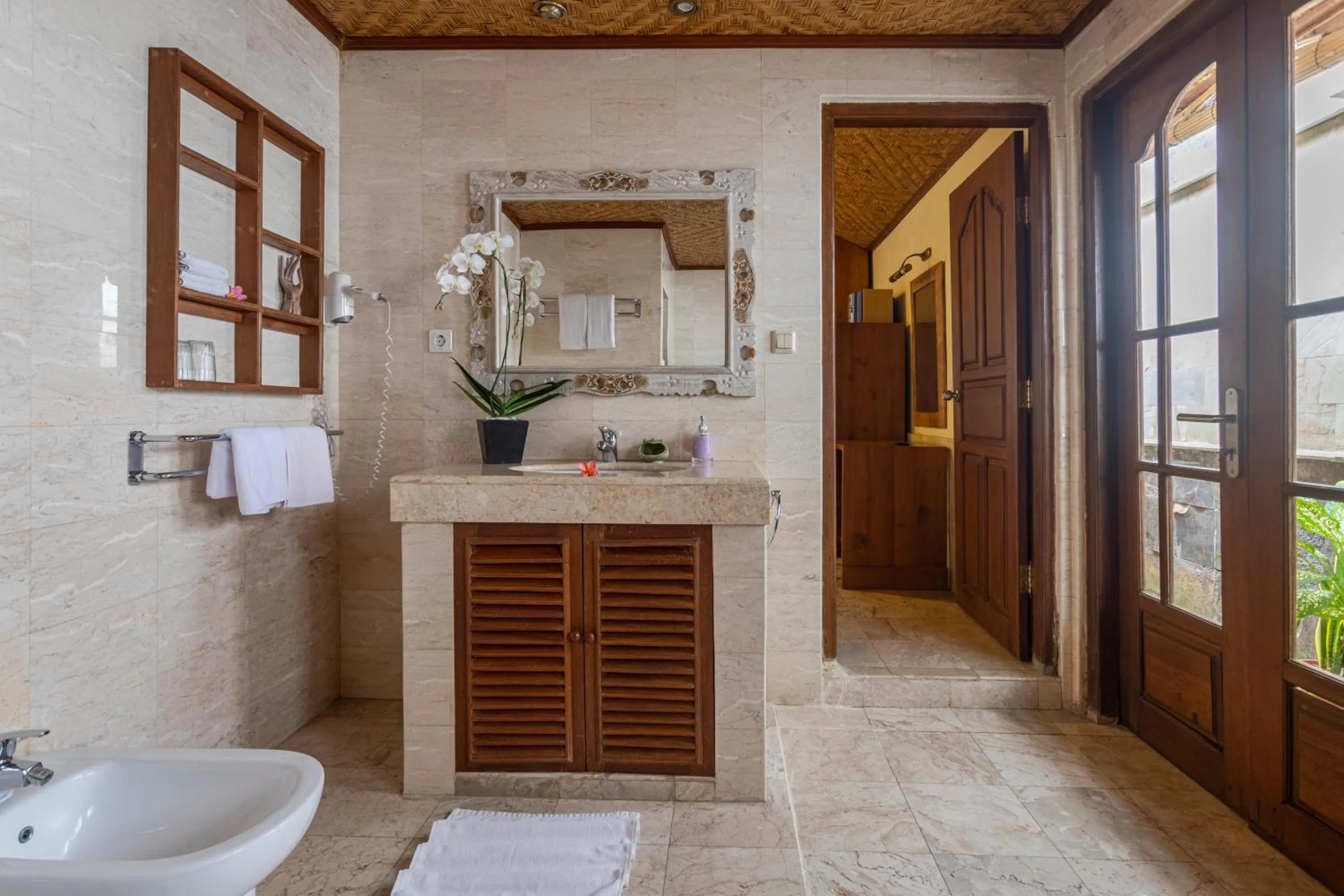 Shower in Nusa Indah Candidasa