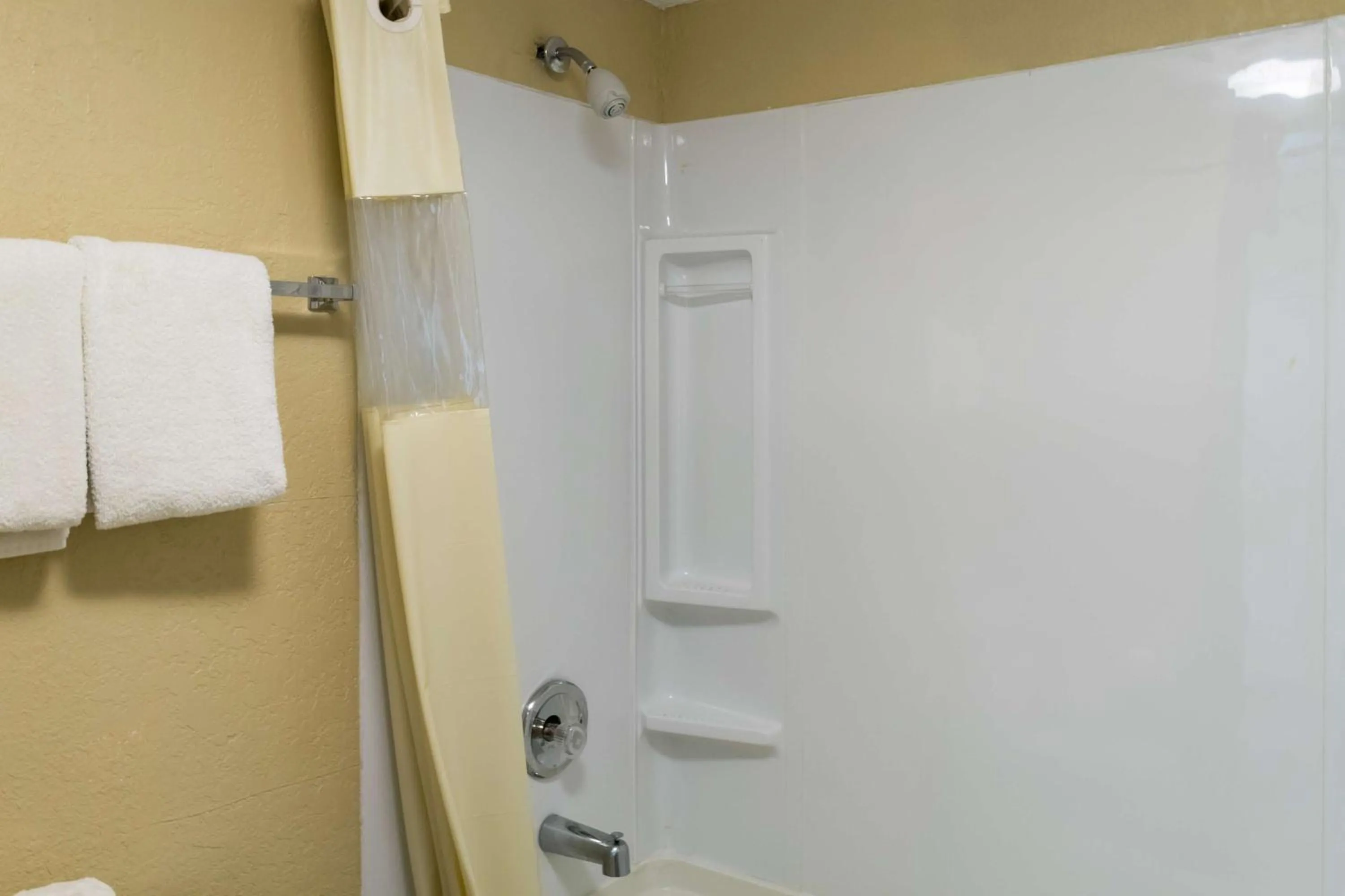 Photo of the whole room in Motel 75 Monroe