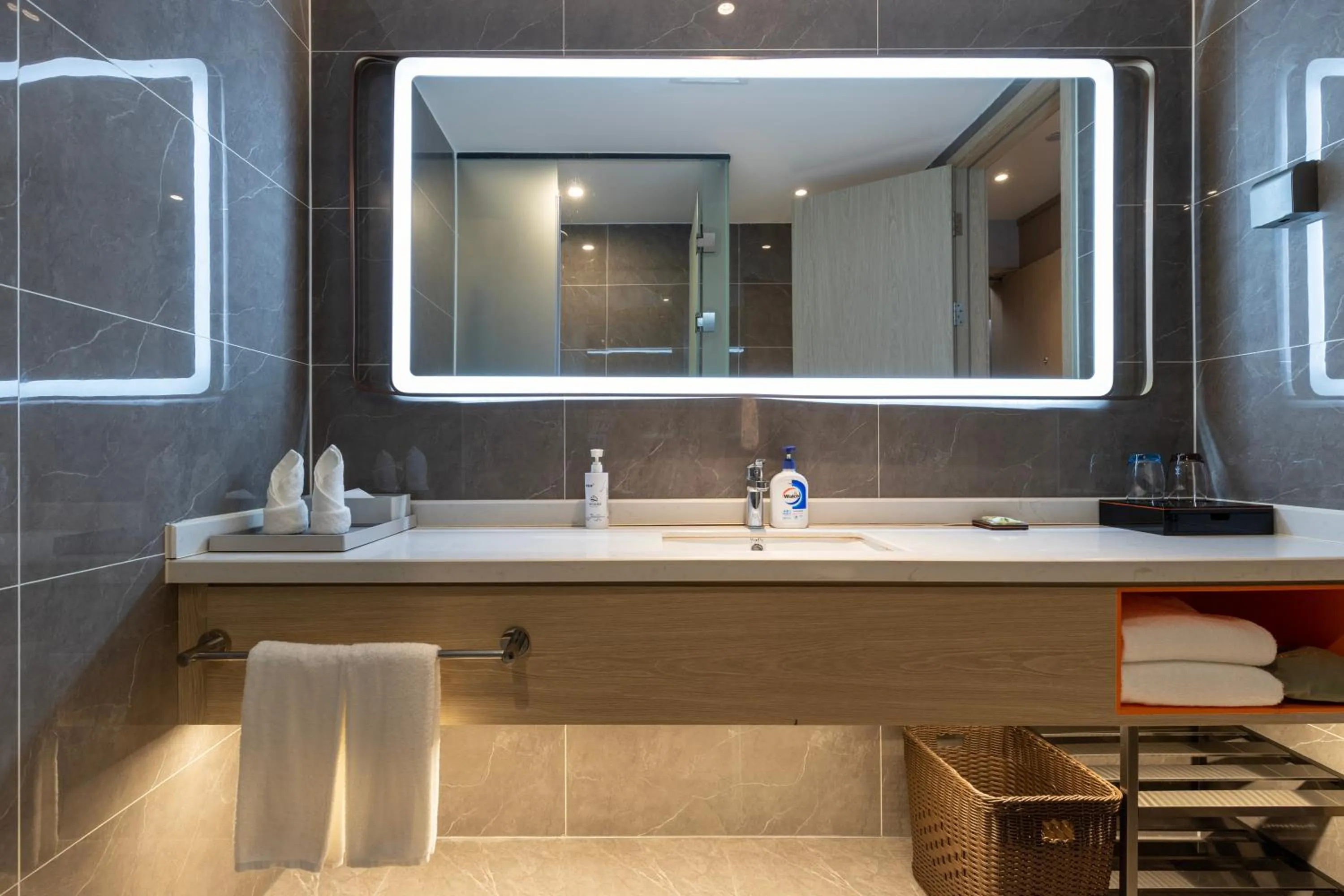 Bathroom in Guangzhou Yunjia Hotel - Airport Terminal 2