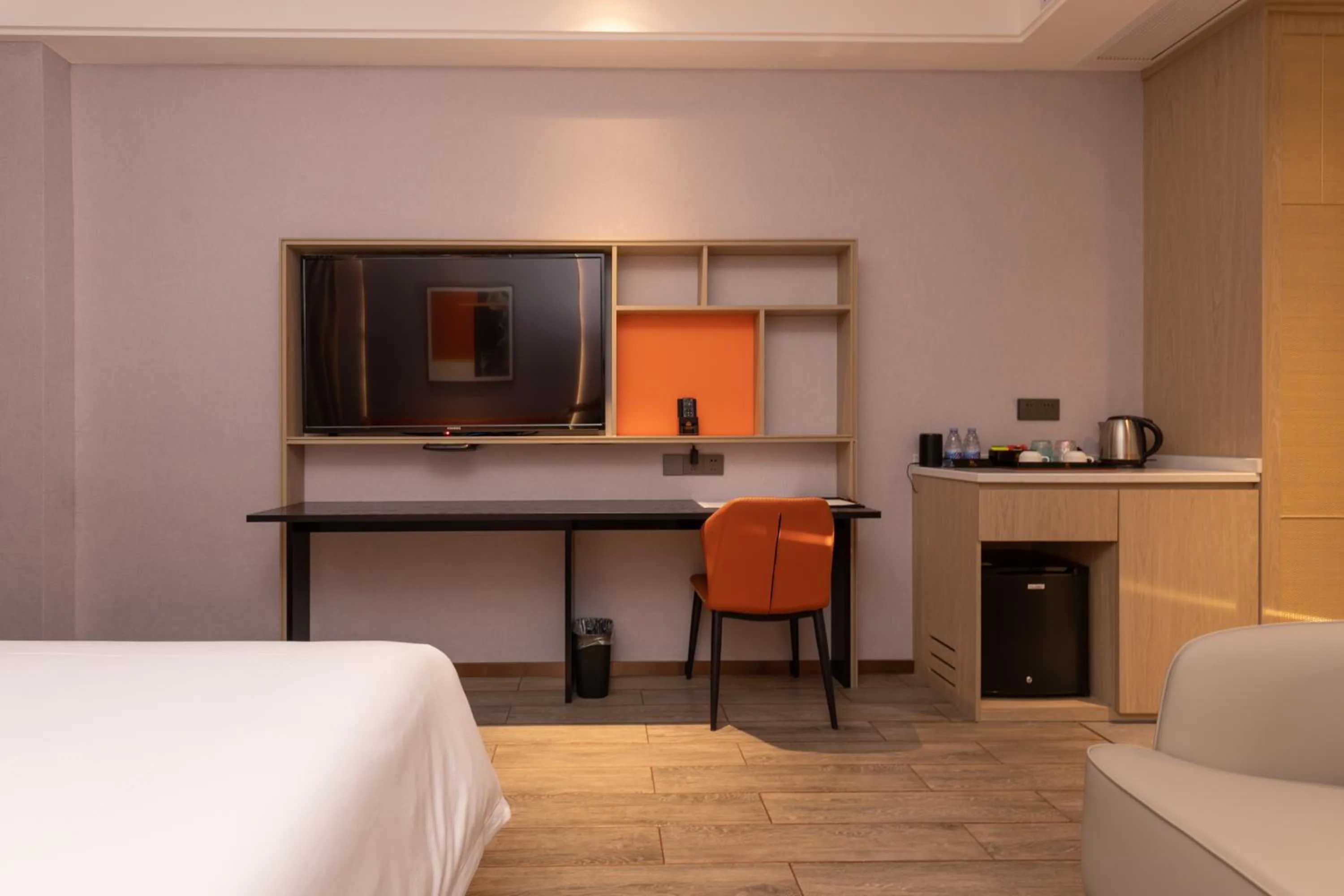 Property building, Bed in Guangzhou Yunjia Hotel - Airport Terminal 2