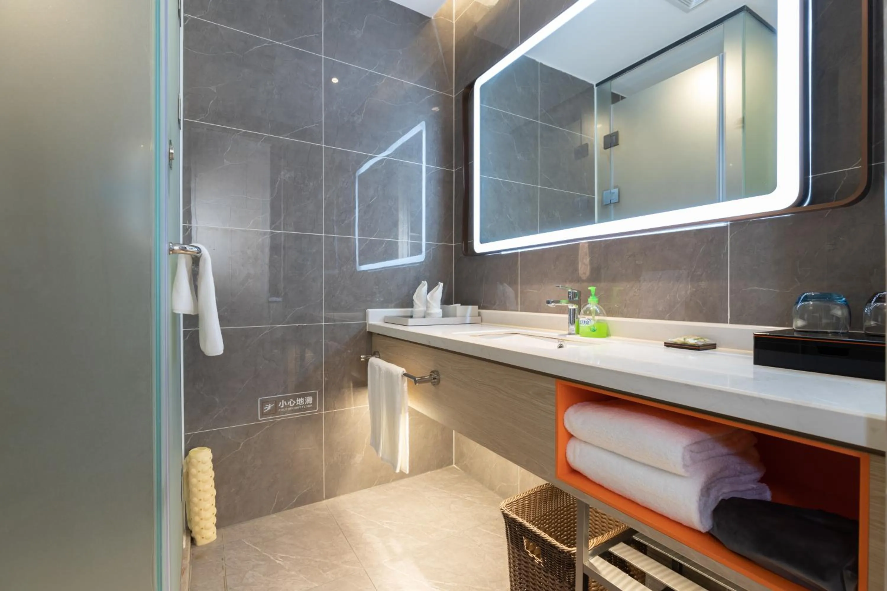 Bathroom in Guangzhou Yunjia Hotel - Airport Terminal 2