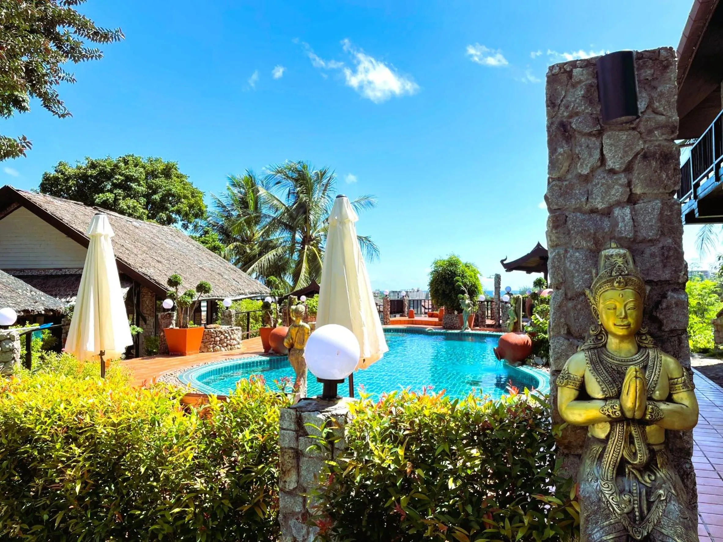Swimming pool in Boomerang Village Resort Kata