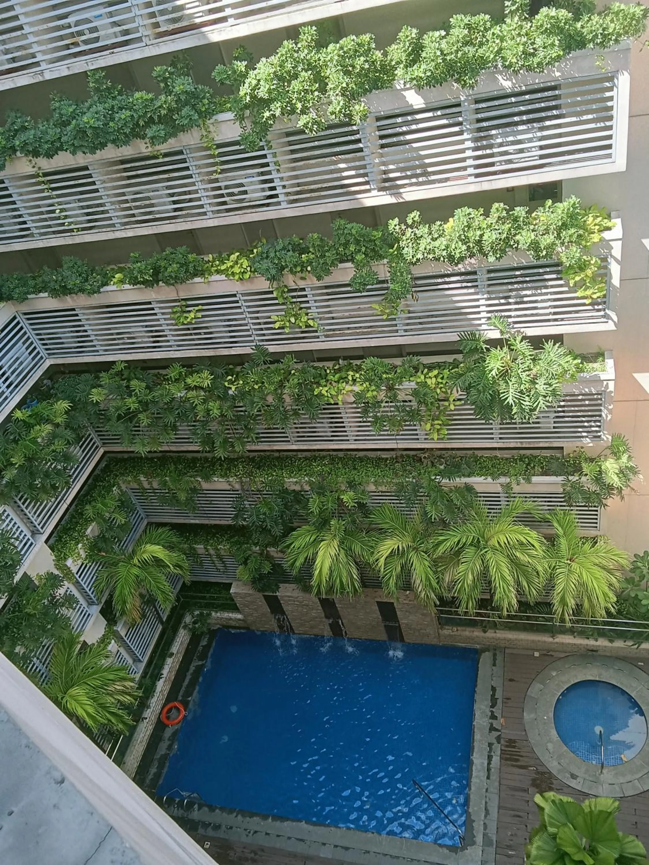  in Henry's Newport Condotel