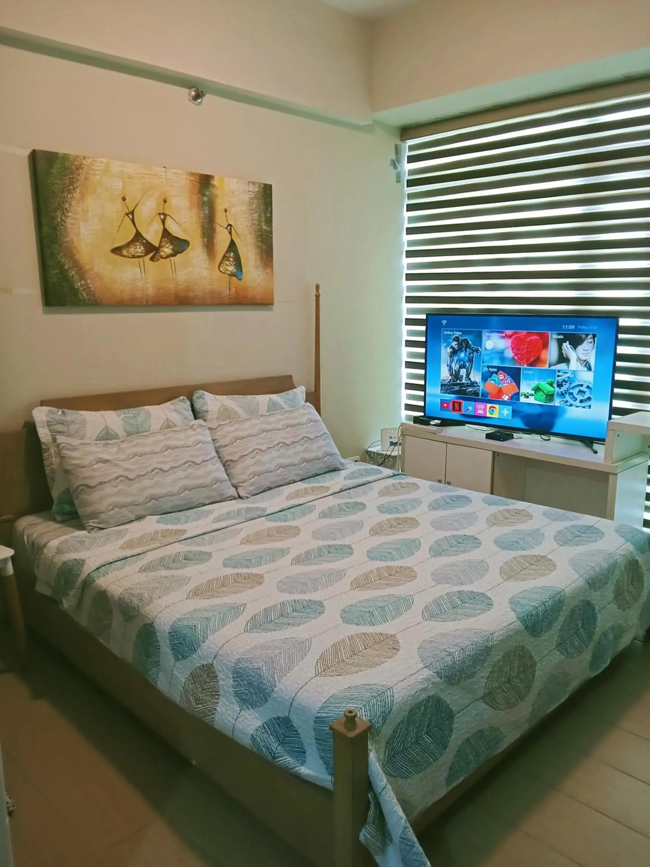 Bed in Henry's Newport Condotel Bed in Henry's Newport Condotel