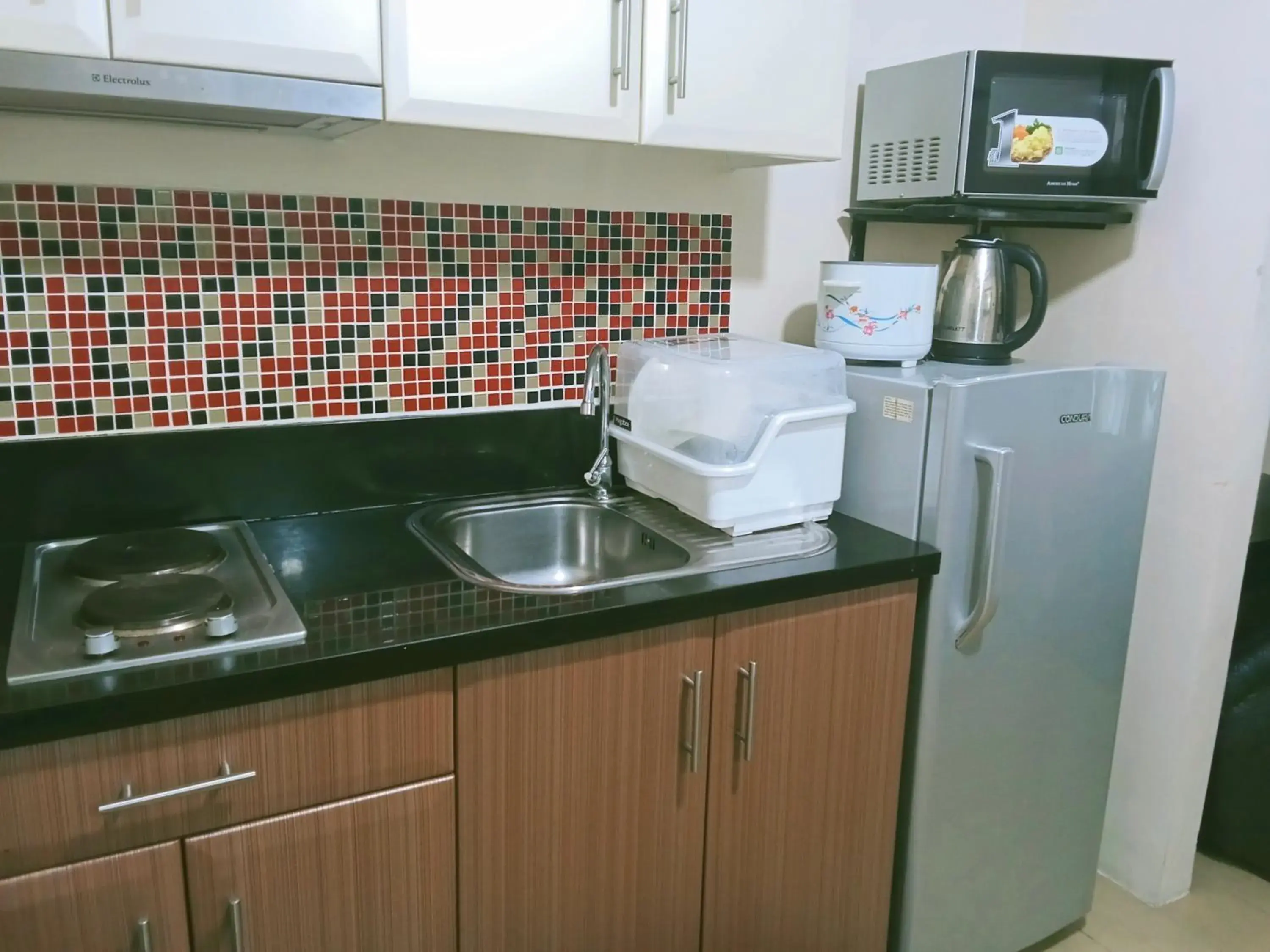 Kitchen or kitchenette in Henry's Newport Condotel Kitchen or kitchenette in Henry's Newport Condotel