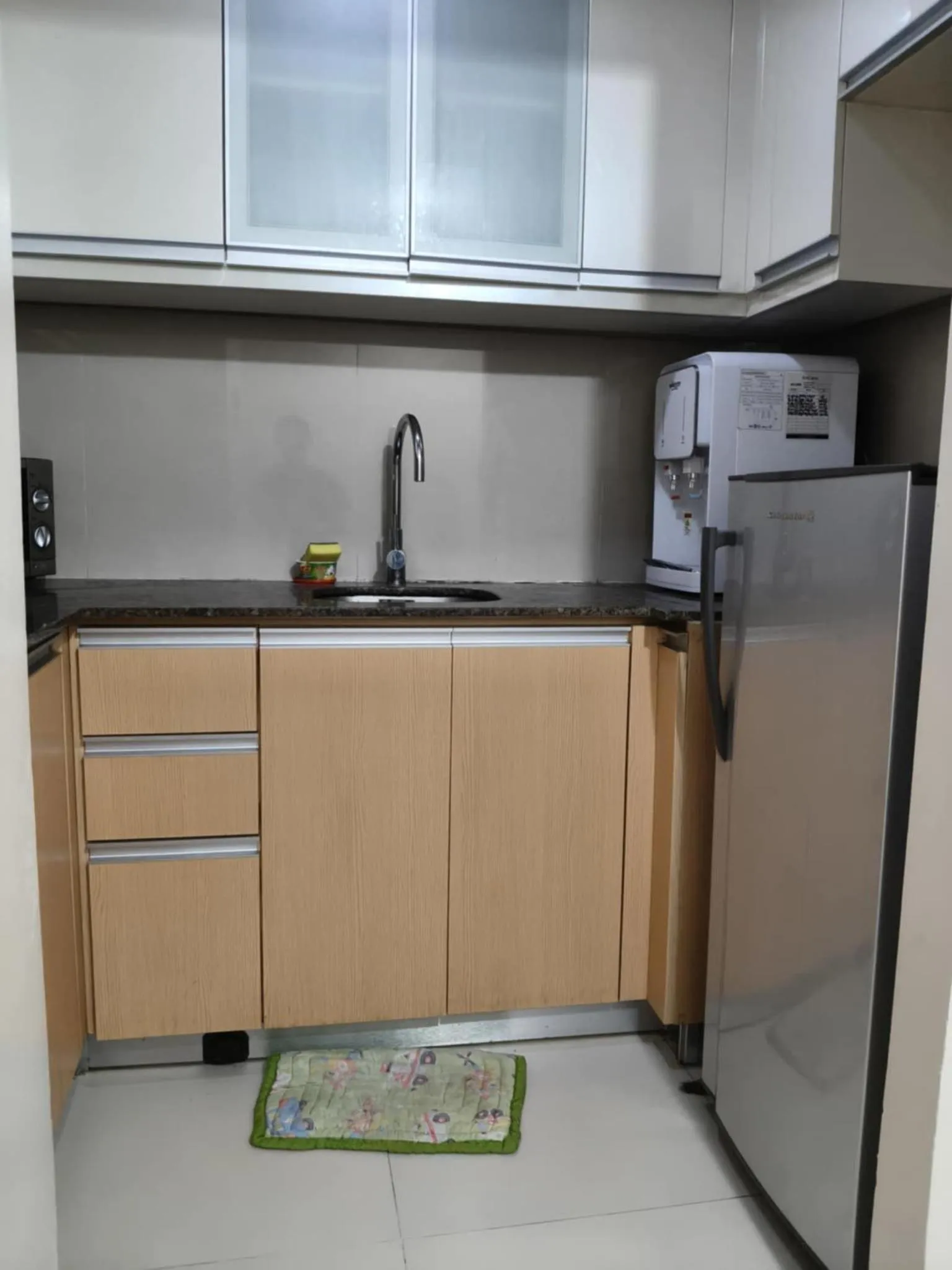 Henry's Newport Condotel