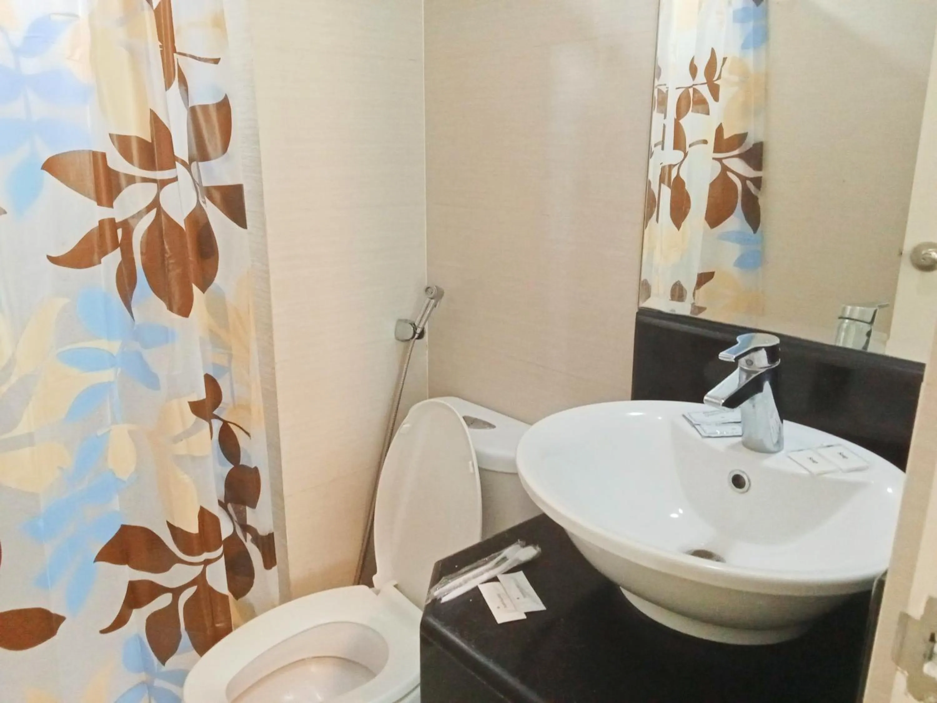 Bathroom in Henry's Newport Condotel