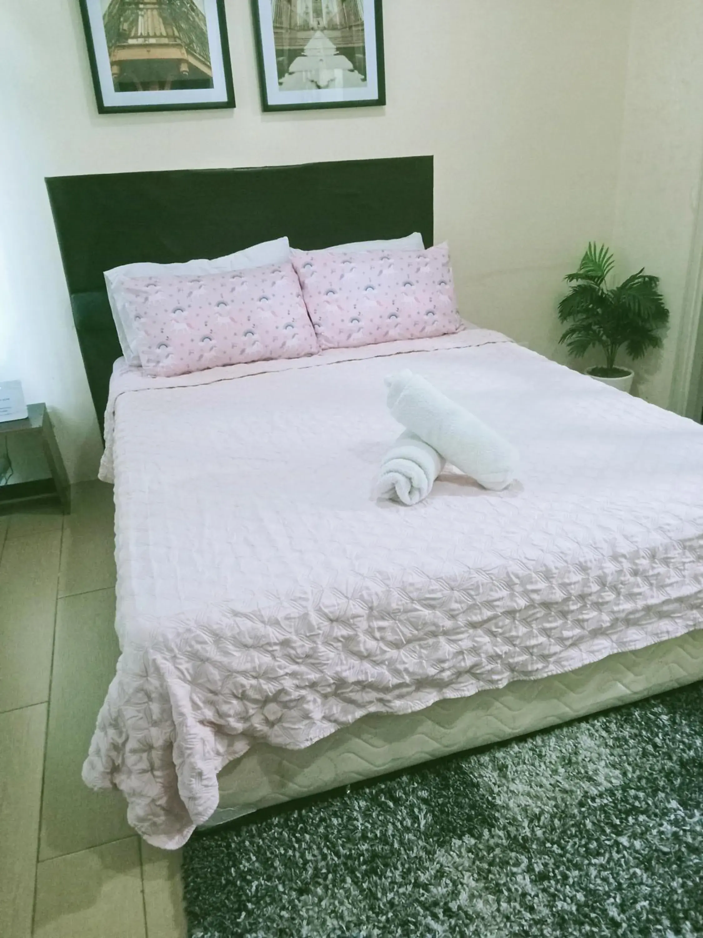 Bed in Henry's Newport Condotel Bed in Henry's Newport Condotel