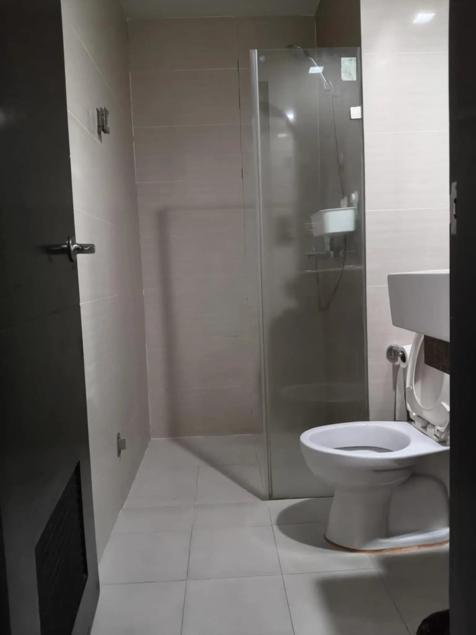 Henry's Newport Condotel