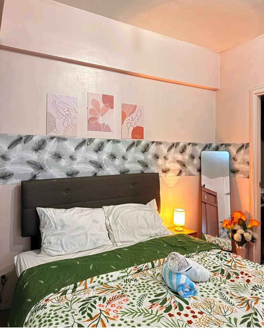 Bed in Henry's Newport Condotel