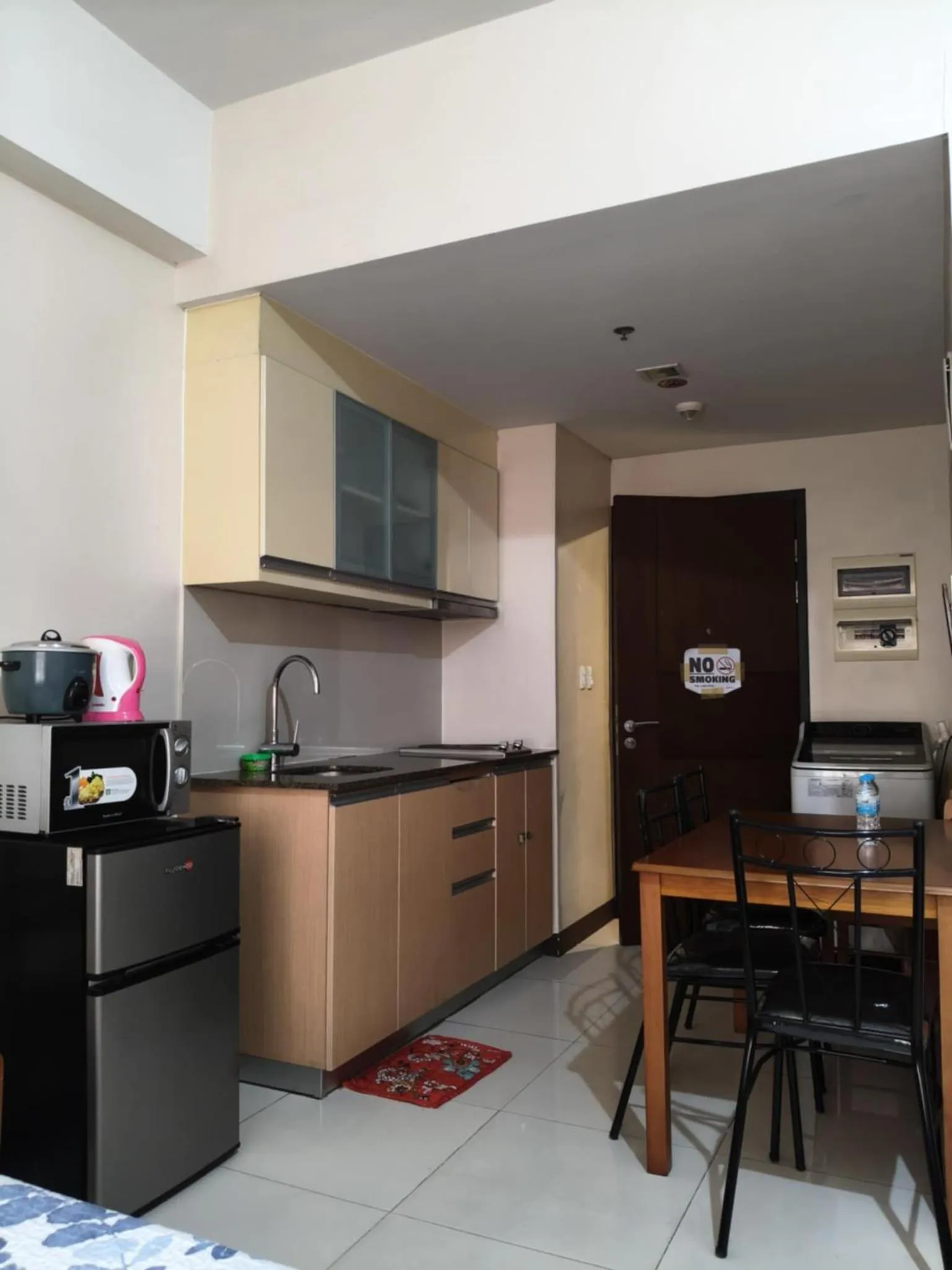 Henry's Newport Condotel