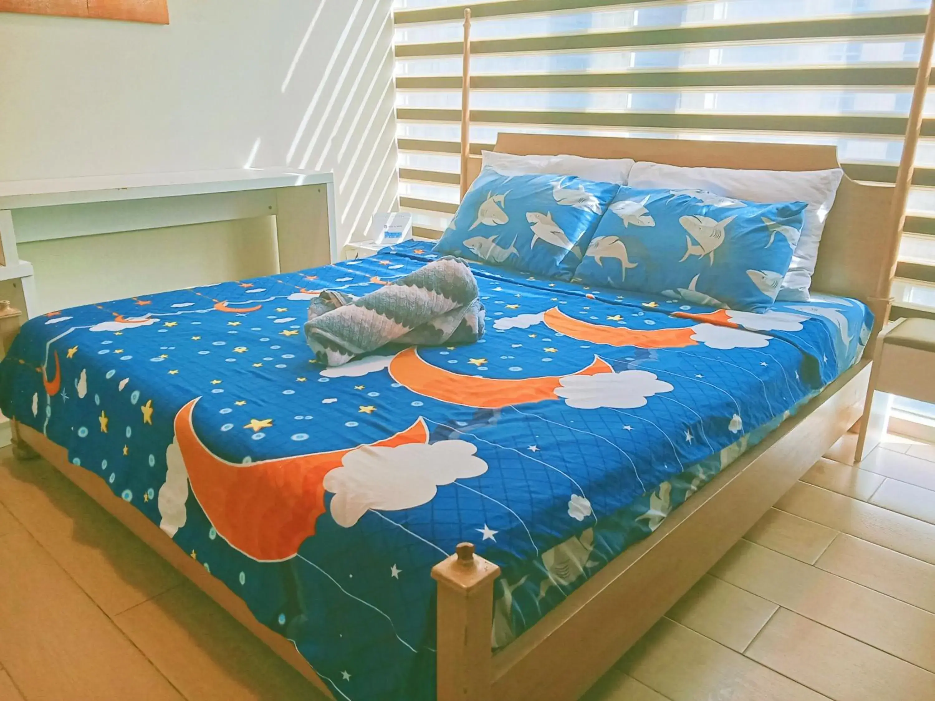 Property building, Bed in Henry's Newport Condotel Property building, Bed in Henry's Newport Condotel