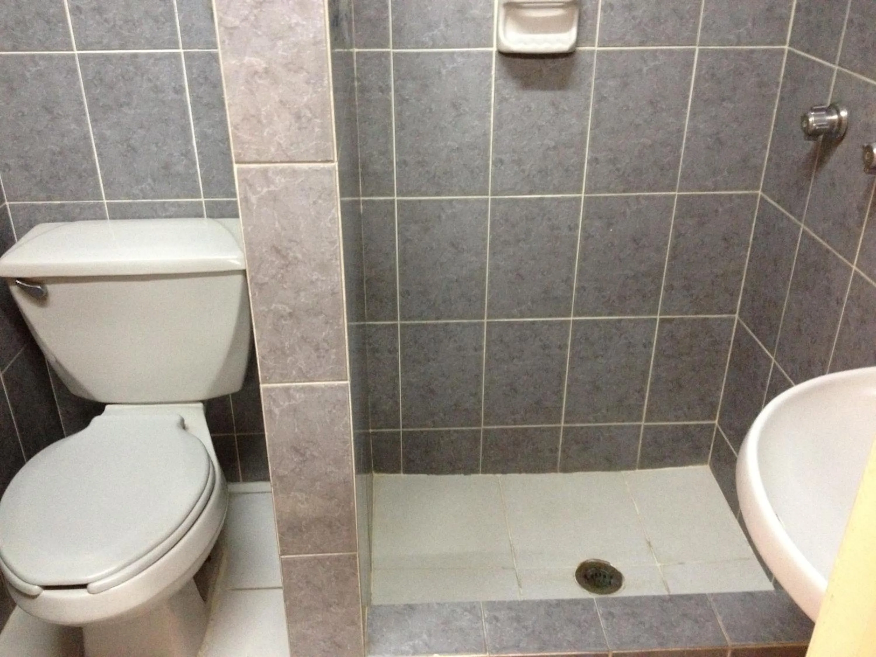 Shower in Hotel Gomez de Celaya