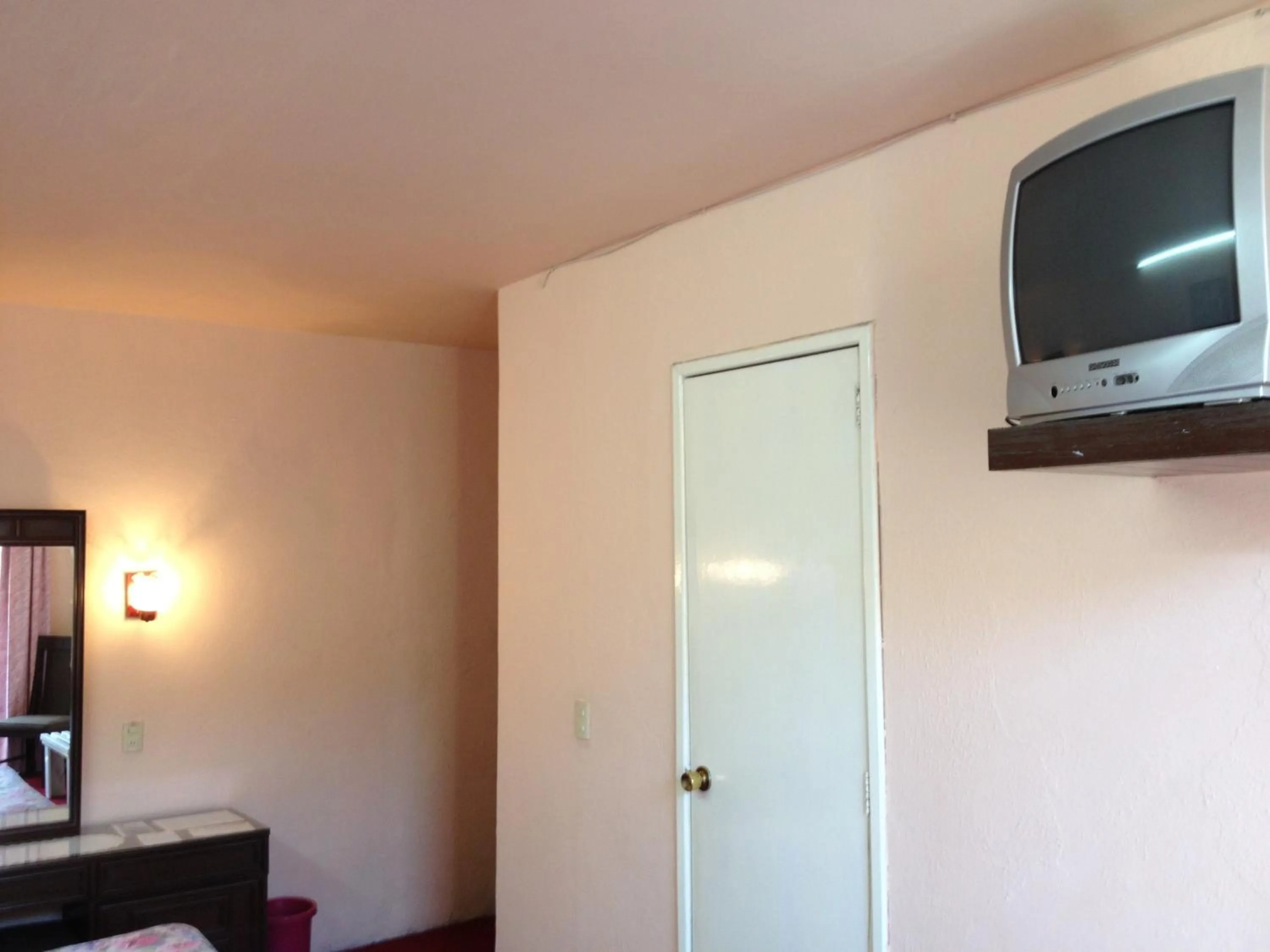 TV and multimedia in Hotel Gomez de Celaya