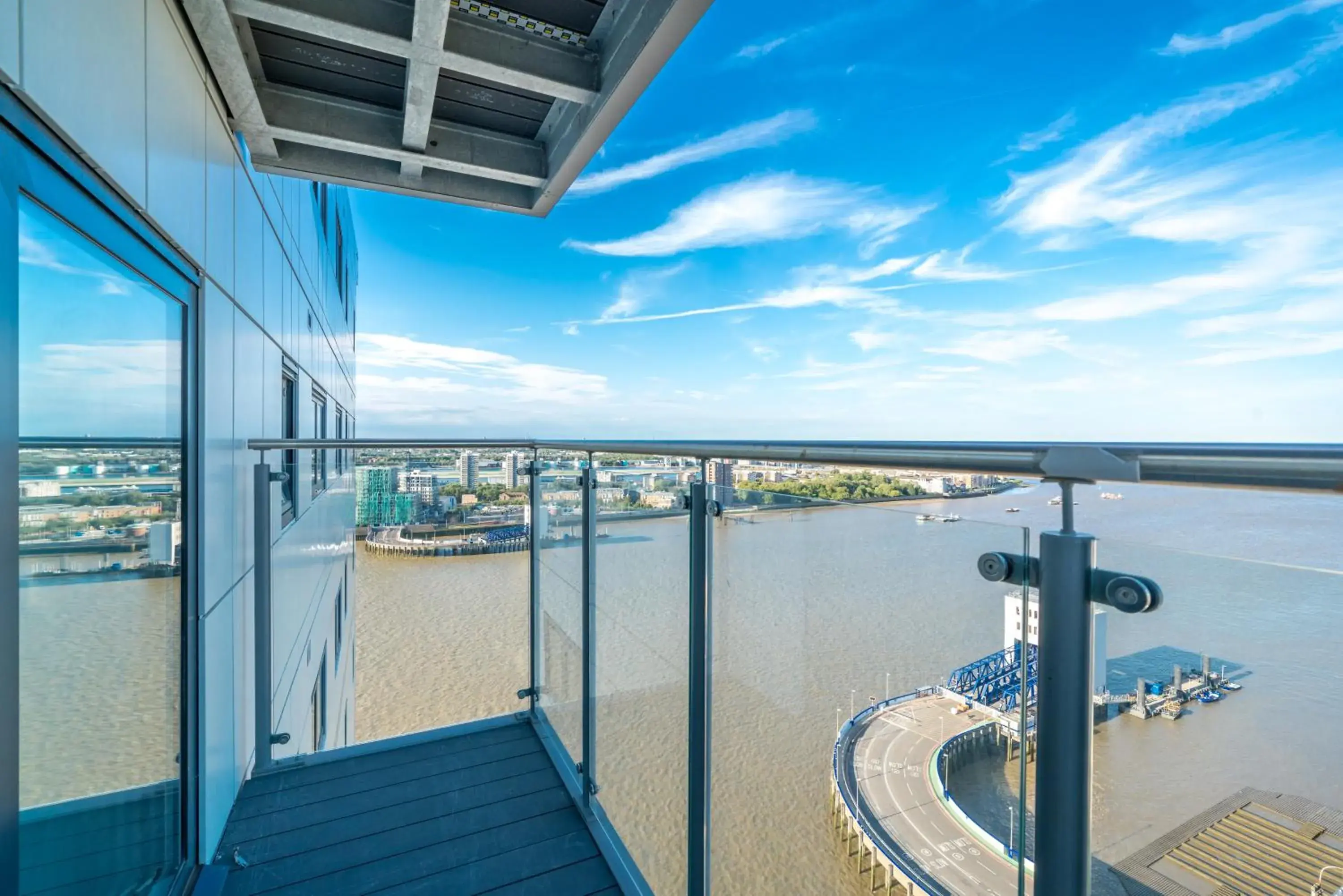 Skyvillion - London River Thames Top Floor Apartments by Woolwich Ferry, Mins to London ExCel, O2 Arena , London City Airport with Parking Skyvillion - London River Thames Top Floor Apartments by Woolwich Ferry, Mins to London ExCel, O2 Arena , London City Airport with Parking
