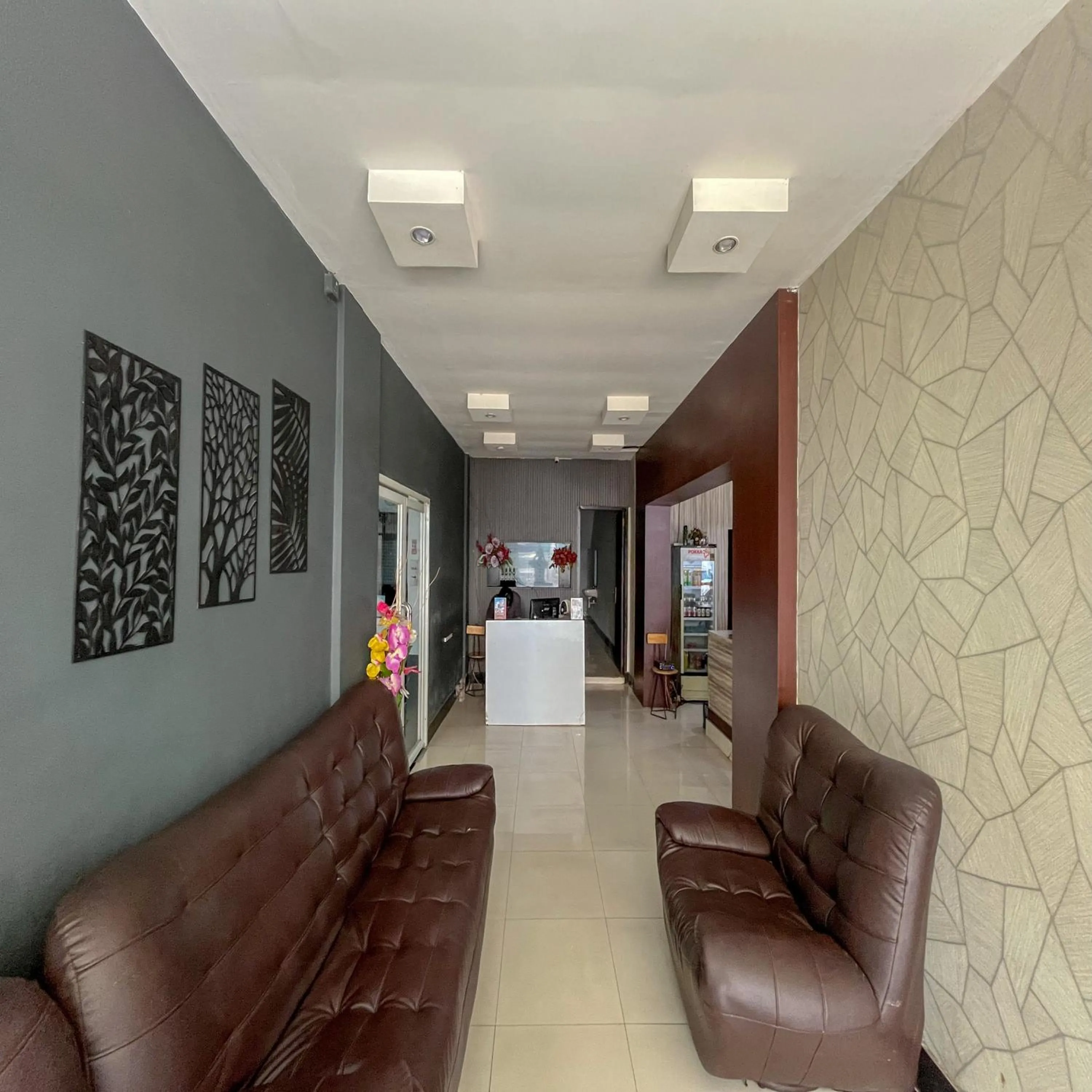 Seating area in RedDoorz at Lucky Inn Panakukkang Makassar