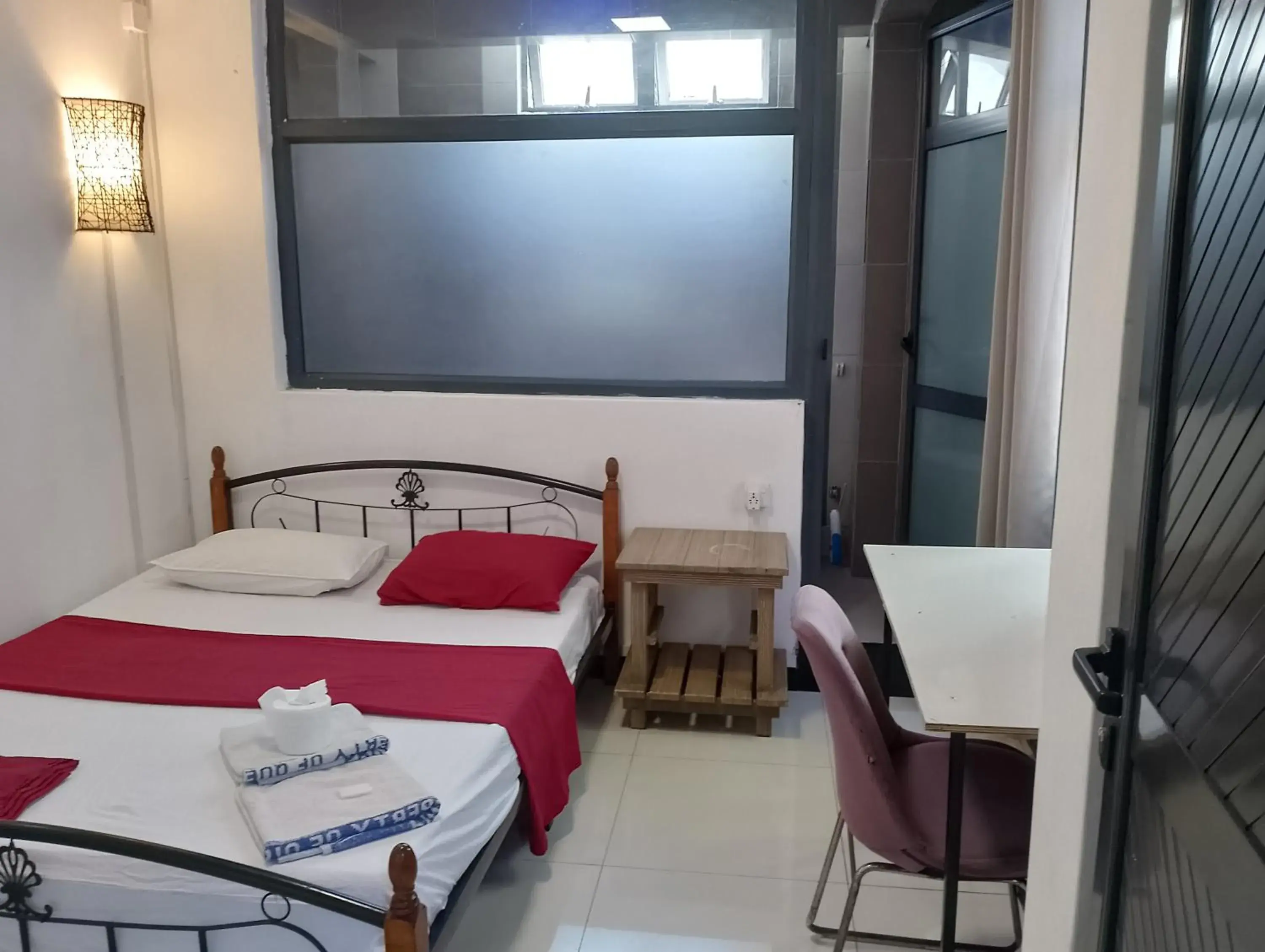 Budget Double Room - single occupancy in Residence Les Bambous Budget Double Room - single occupancy in Residence Les Bambous