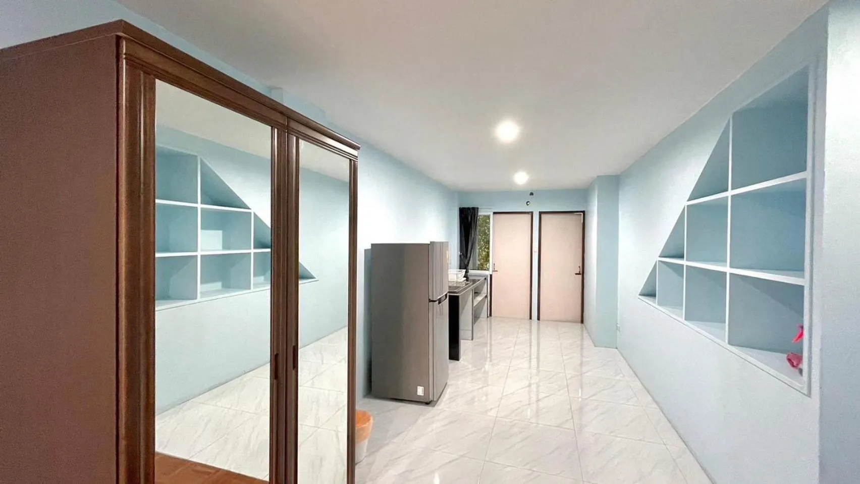 Photo of the whole room, Bed in Little Seoul