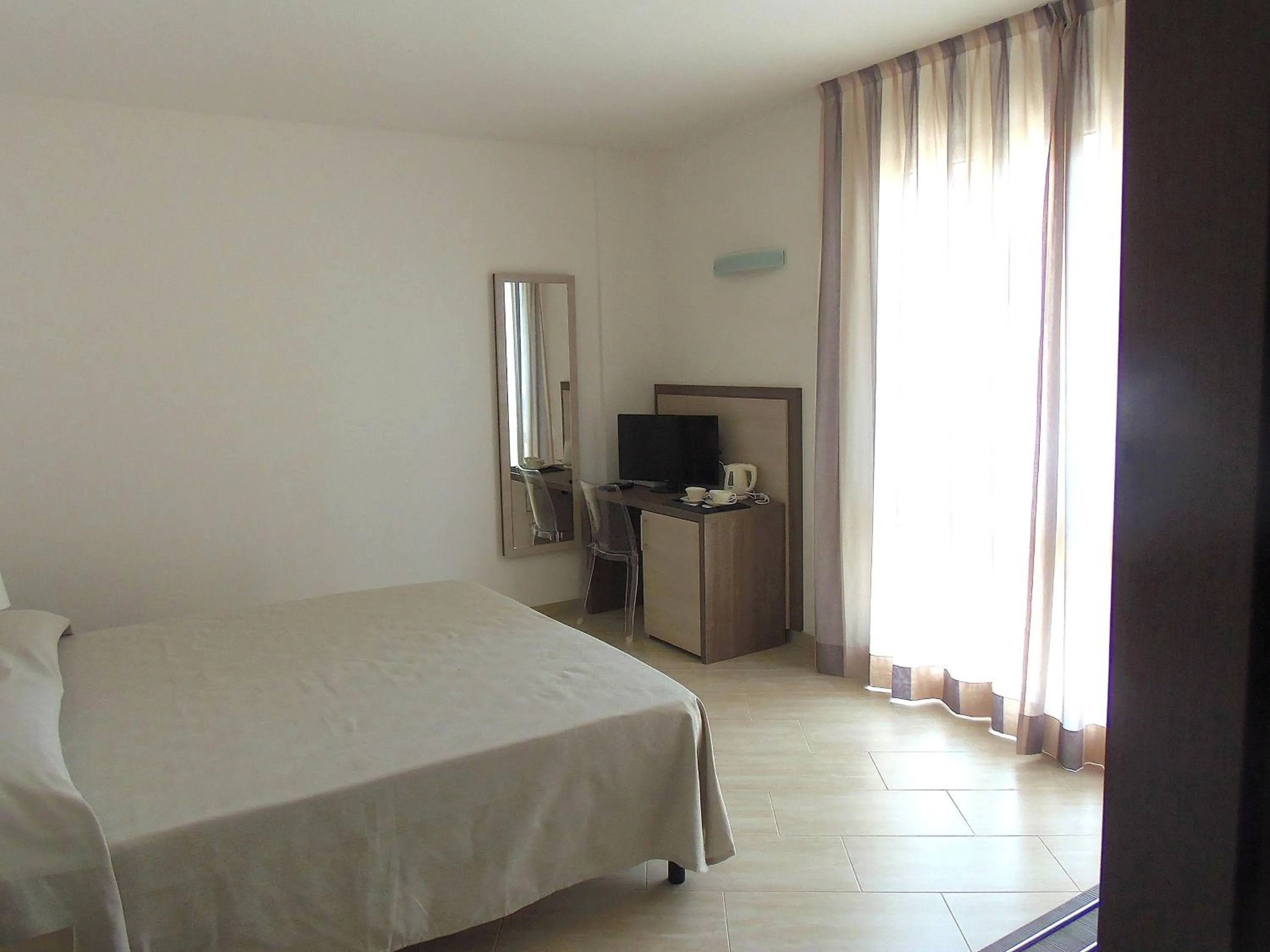 Bedroom, Bed in Hotel Lido Inn