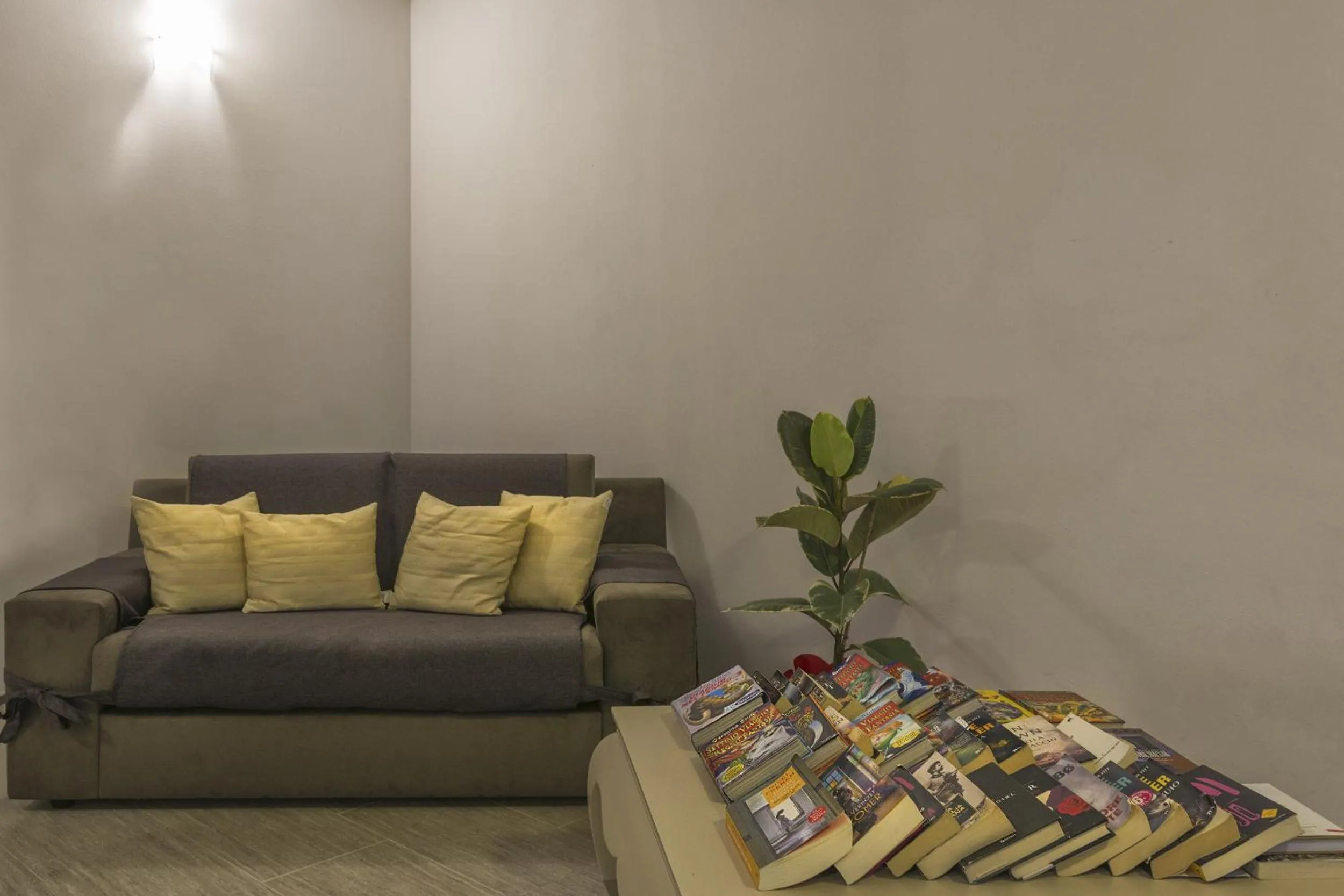 Communal lounge/ TV room in Hotel Lido Inn