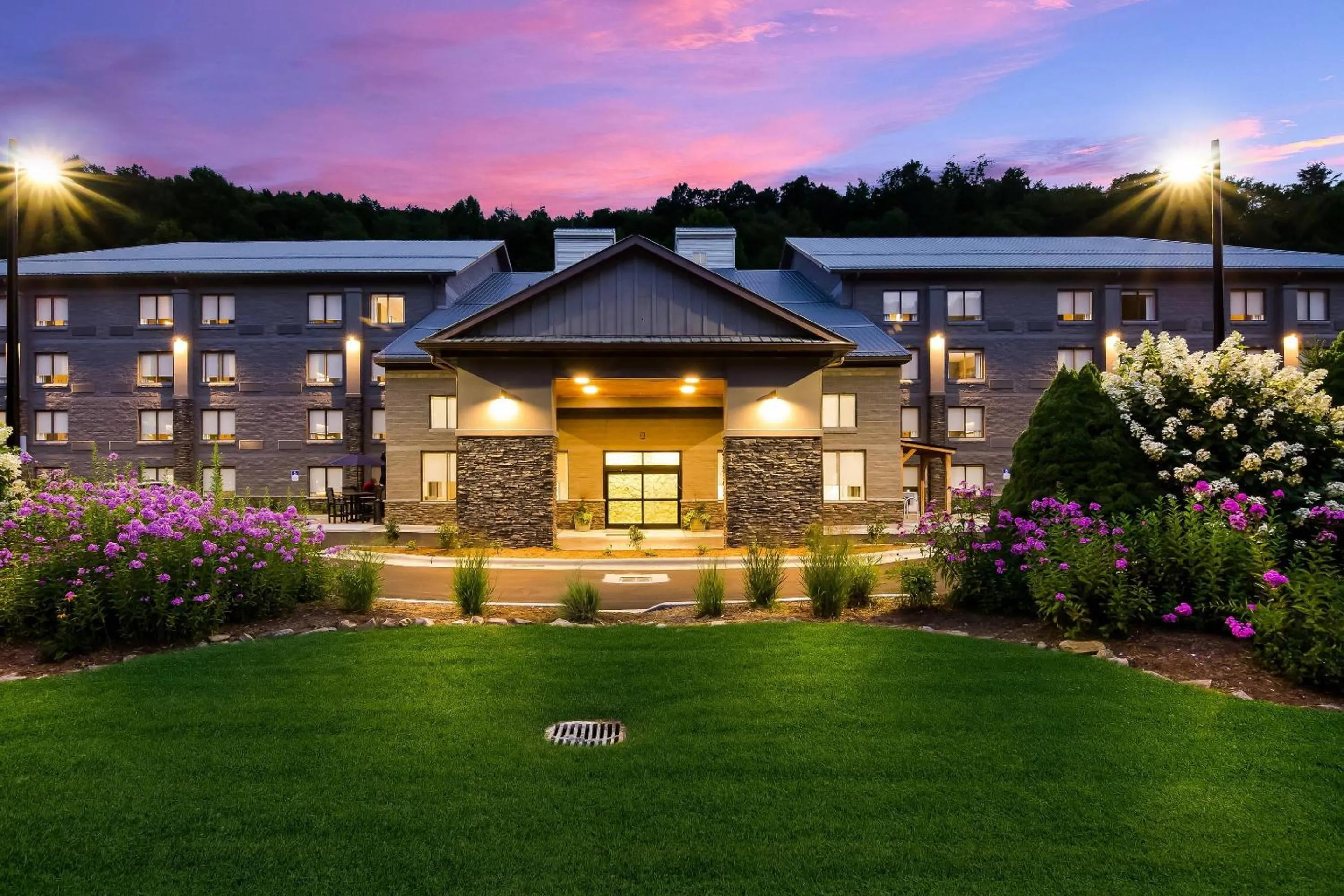 Property building in Graystone Lodge, an Ascend Collection Hotel
