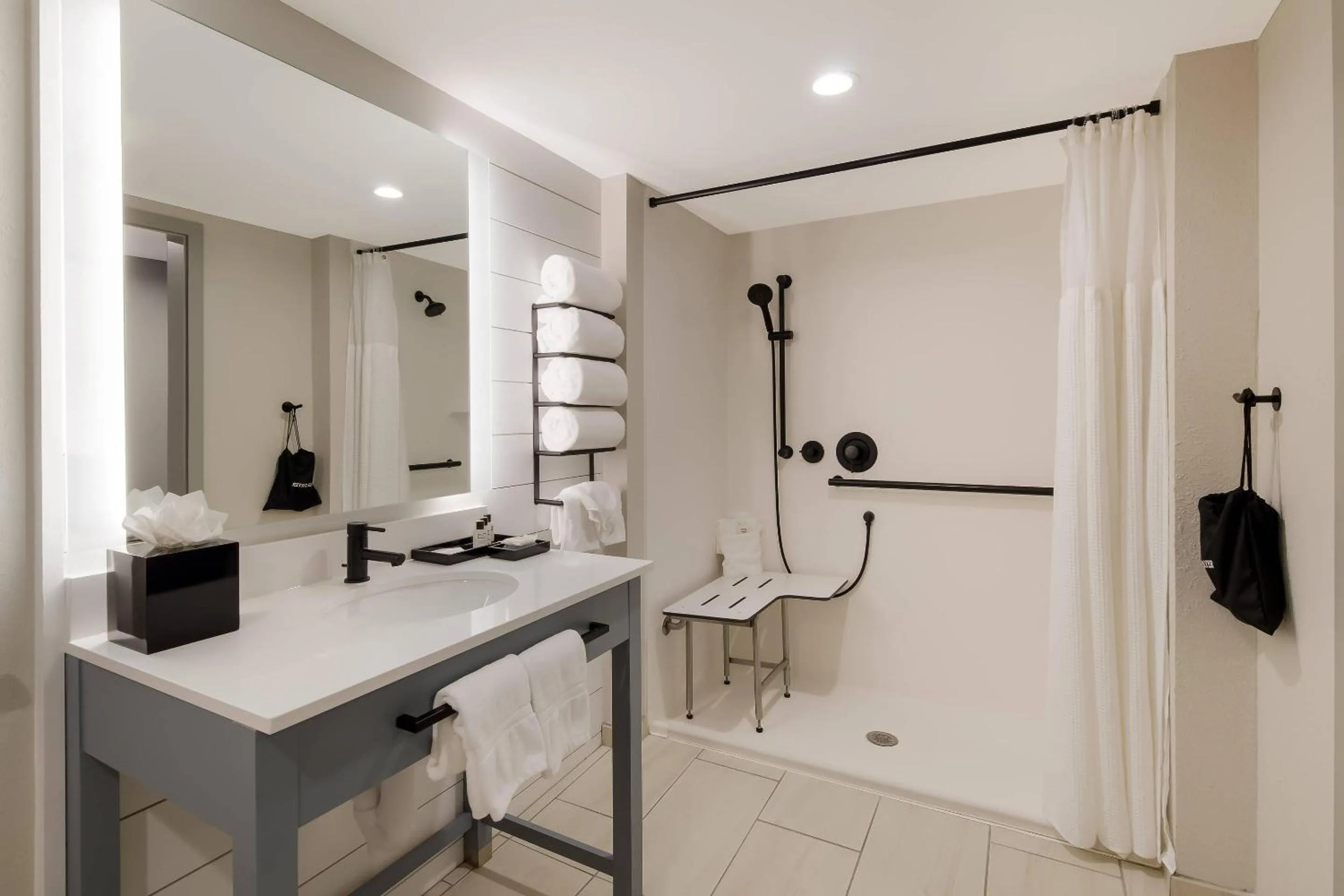 Bedroom in Graystone Lodge, an Ascend Collection Hotel